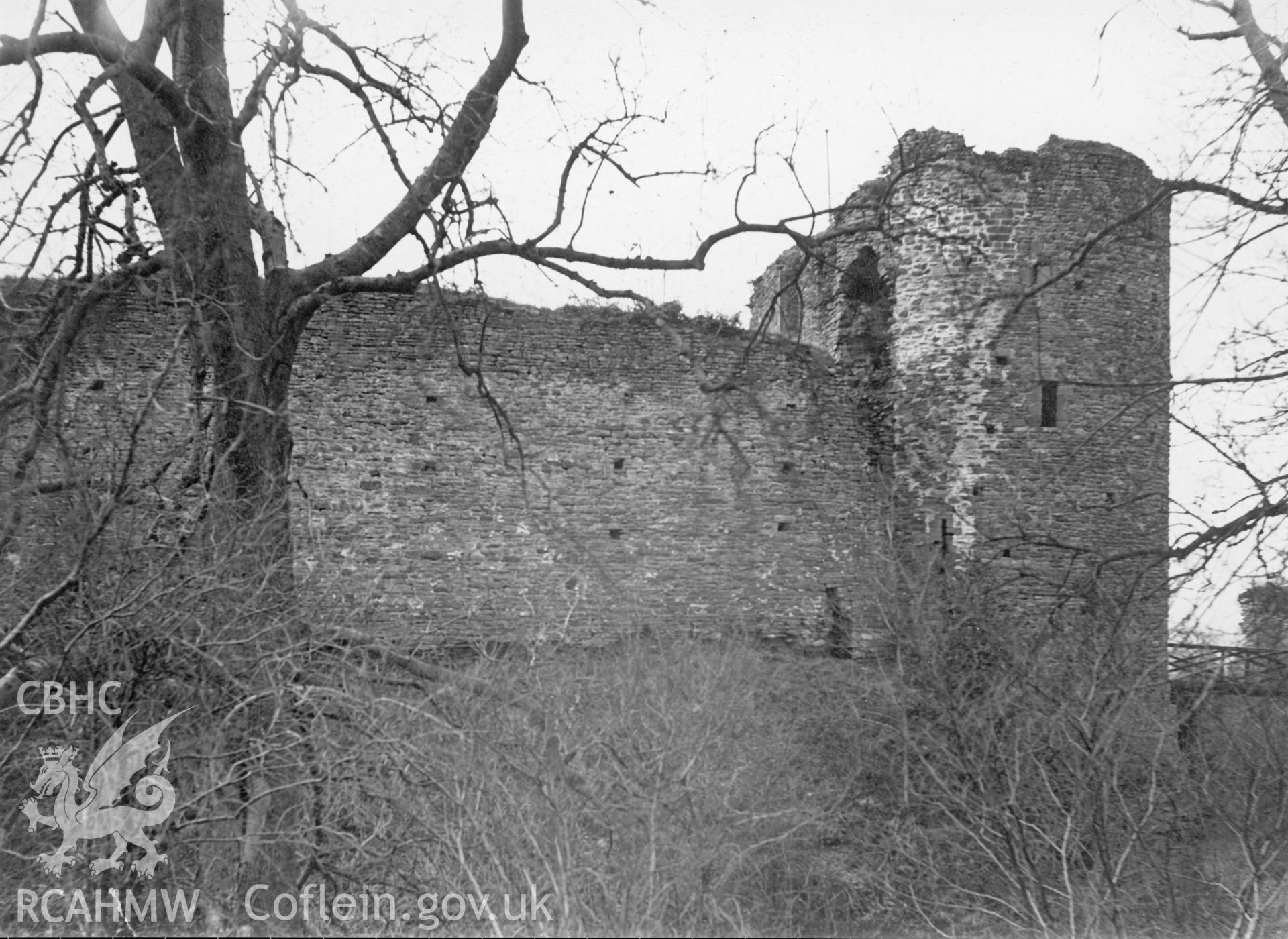 Digital copy of a photograph showing White Castle, dated 1920.