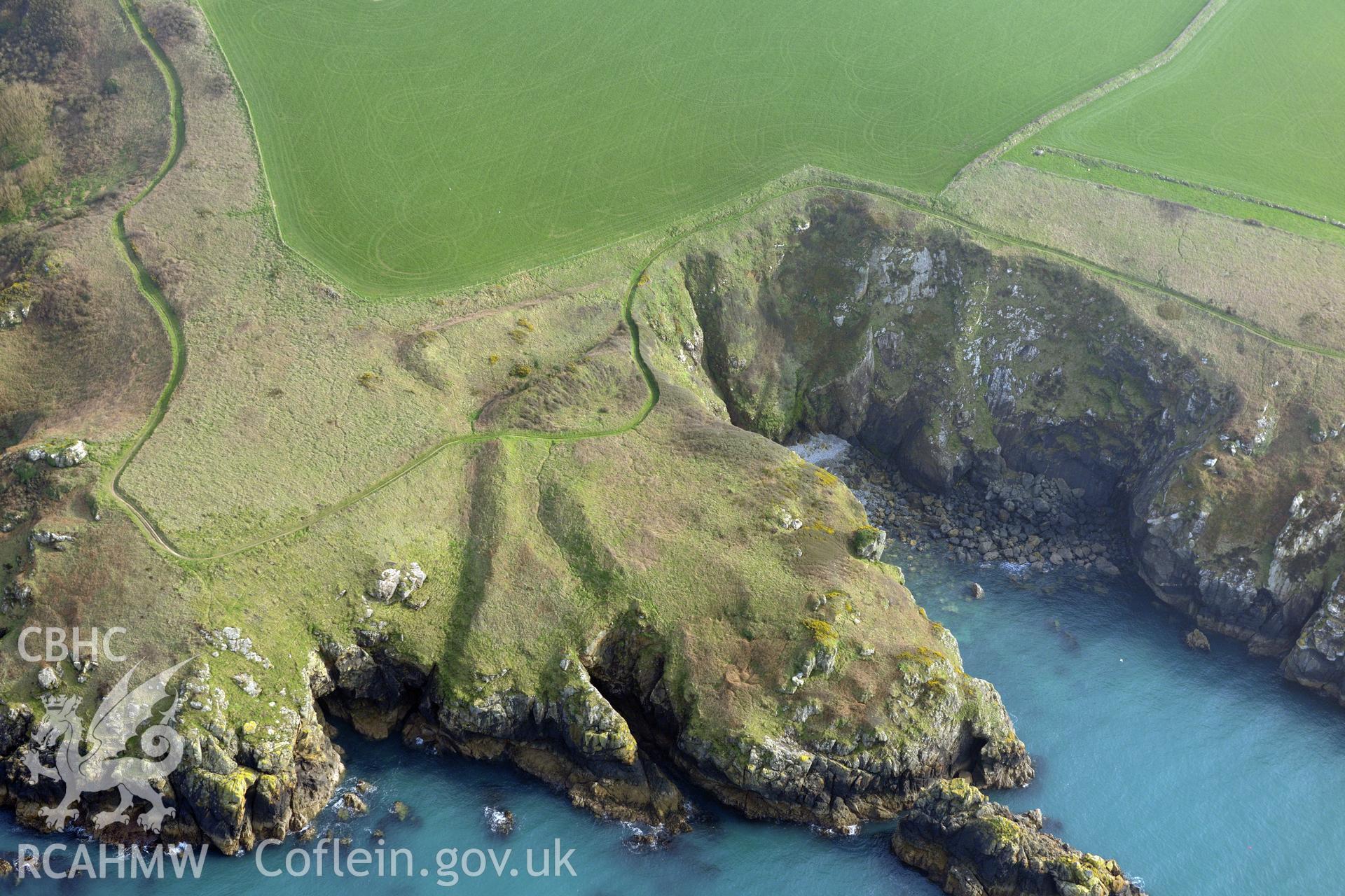 Aerial photography of Howney Stone Rath taken on 27th March 2017. Baseline aerial reconnaissance survey for the CHERISH Project. ? Crown: CHERISH PROJECT 2017. Produced with EU funds through the Ireland Wales Co-operation Programme 2014-2020. All material made freely available through the Open Government Licence.