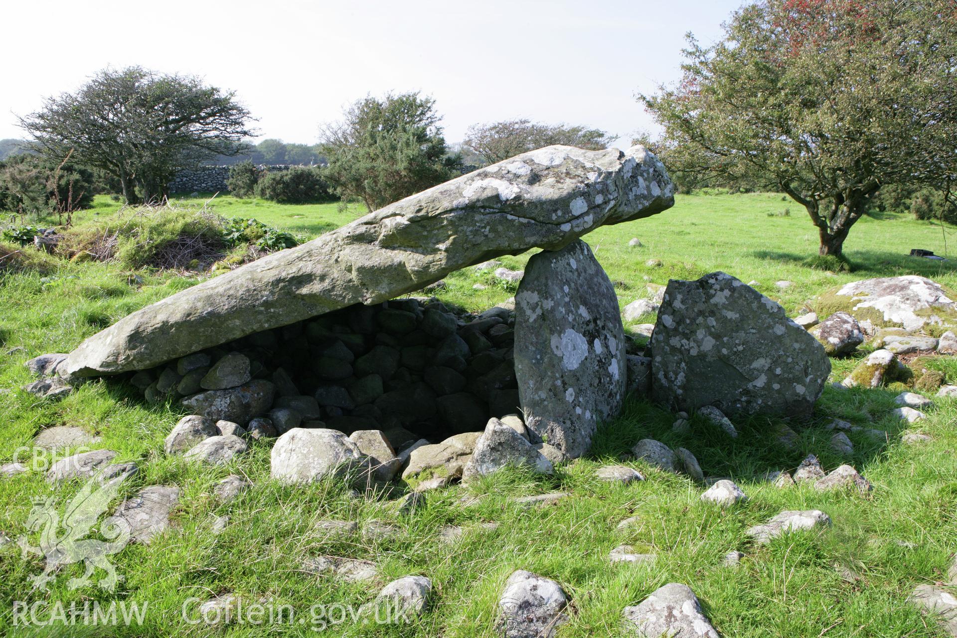 Cors y Gedol burial chamber, photo survey.