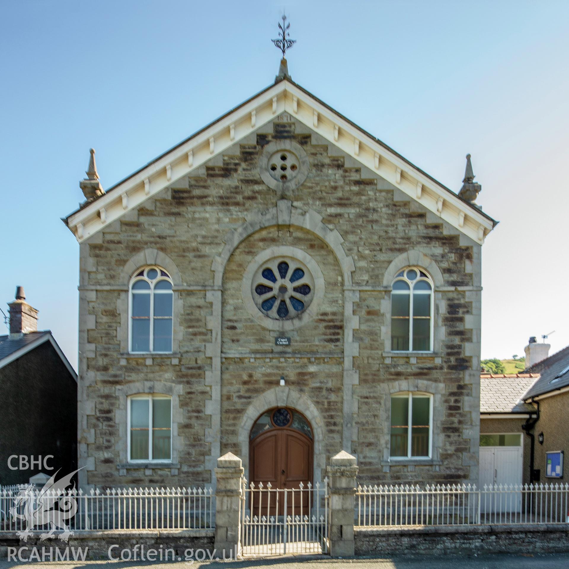 Colour photograph showing front elevation and entrance of Carmel Welsh Independent Chapel, Pennal. Photographed by Richard Barrett on 28th June 2018.