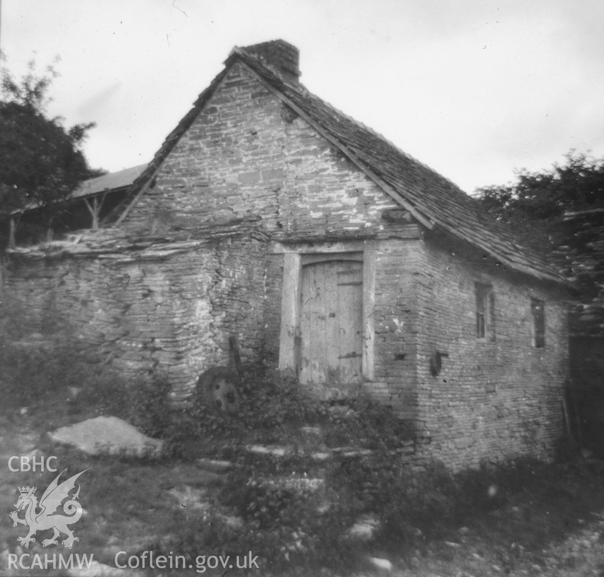 Digital copy of a transparency showing an exterior view of Cilonw Farm, Llanigon, copied from an original loaned by Brecon Museum.