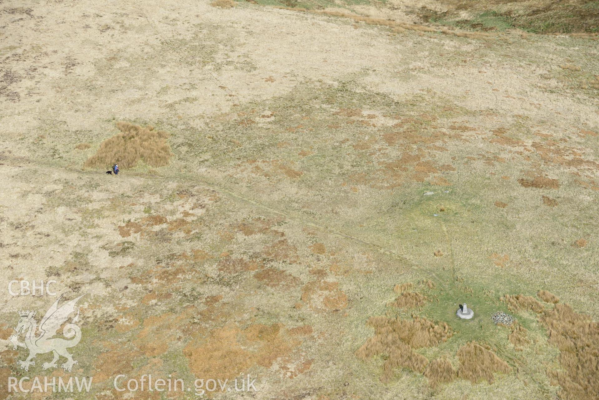 Foel Cwm-Cerwyn II - IV, Cairns. Oblique aerial photograph taken during the Royal Commission's programme of archaeological aerial reconnaissance by Toby Driver on 15th April 2015.'