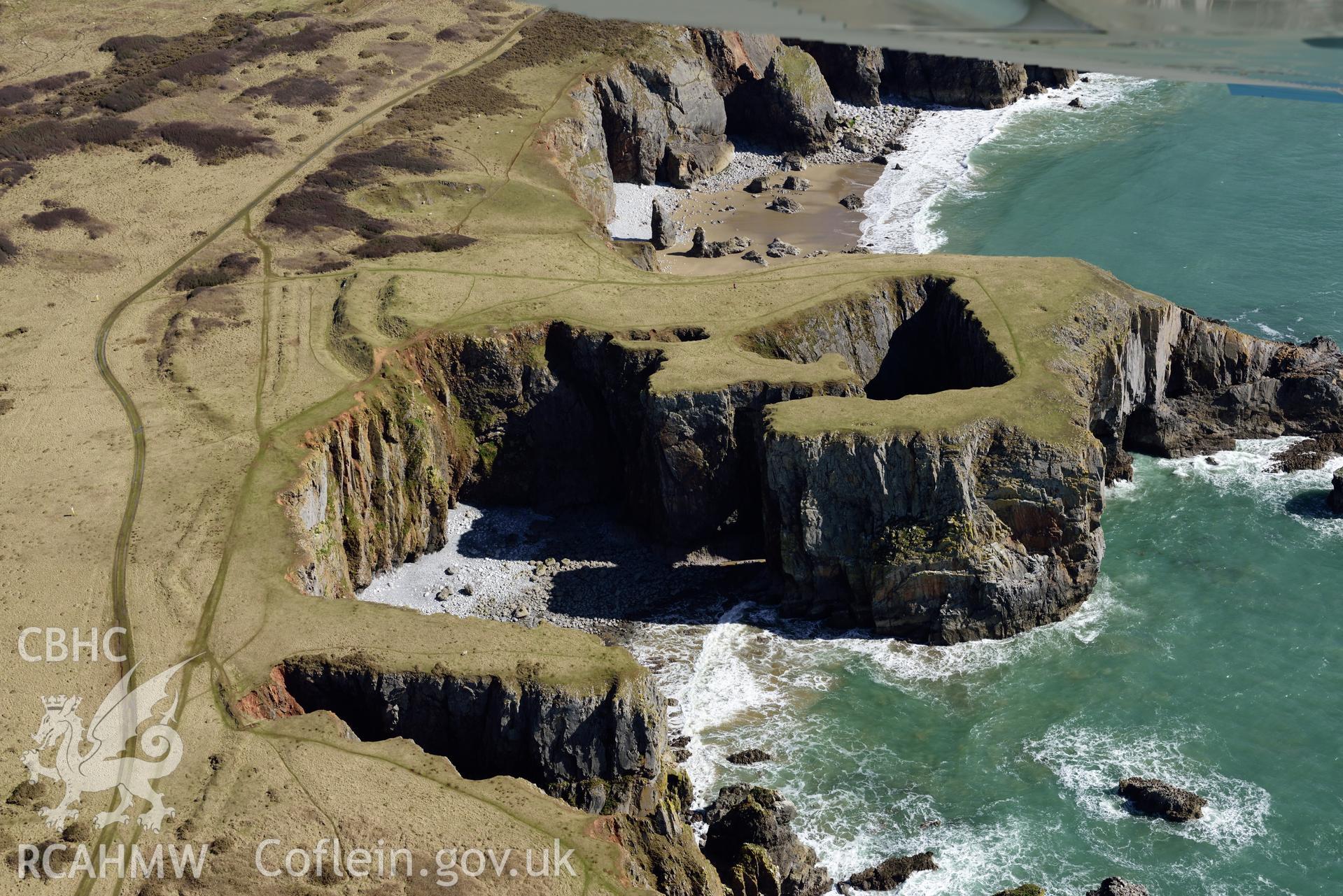 Flimston Bay promontory fort. Detailed baseline aerial reconnaissance survey for the CHERISH Project. ? Crown: CHERISH PROJECT 2018. Produced with EU funds through the Ireland Wales Co-operation Programme 2014-2020. All material made freely available through the Open Government Licence.