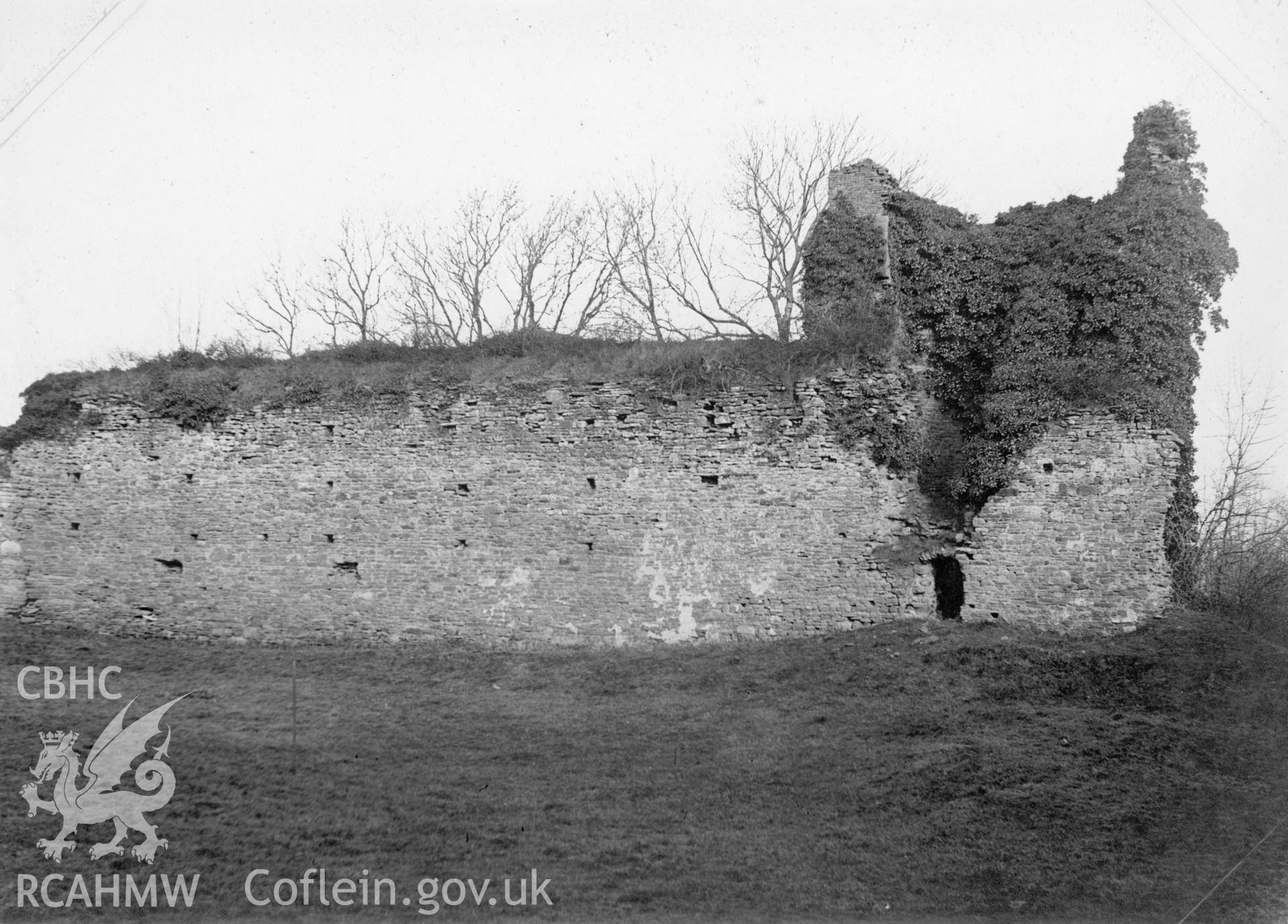 Digital copy of a photograph showing White Castle, dated 1920.