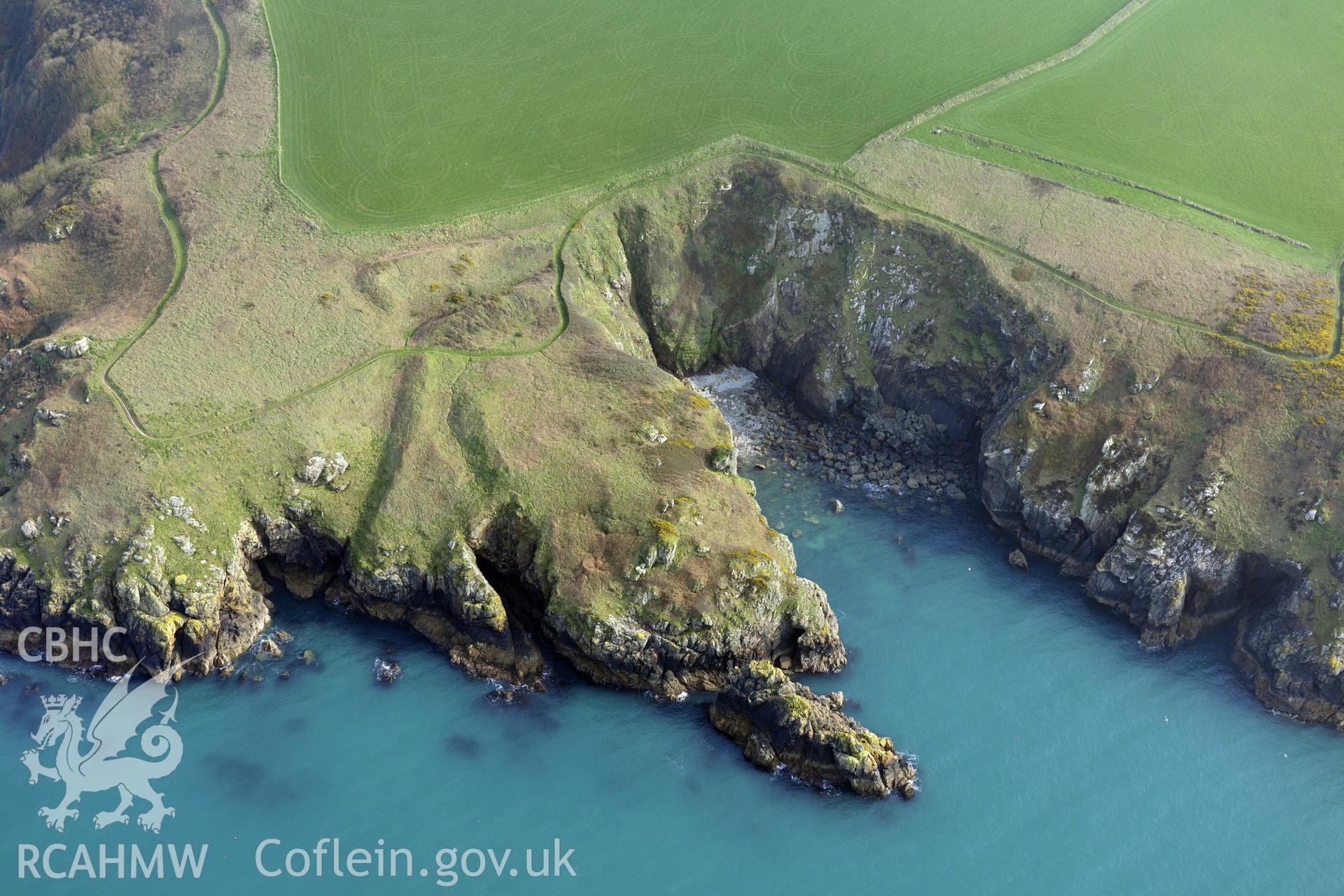 Aerial photography of Howney Stone Rath taken on 27th March 2017. Baseline aerial reconnaissance survey for the CHERISH Project. ? Crown: CHERISH PROJECT 2017. Produced with EU funds through the Ireland Wales Co-operation Programme 2014-2020. All material made freely available through the Open Government Licence.