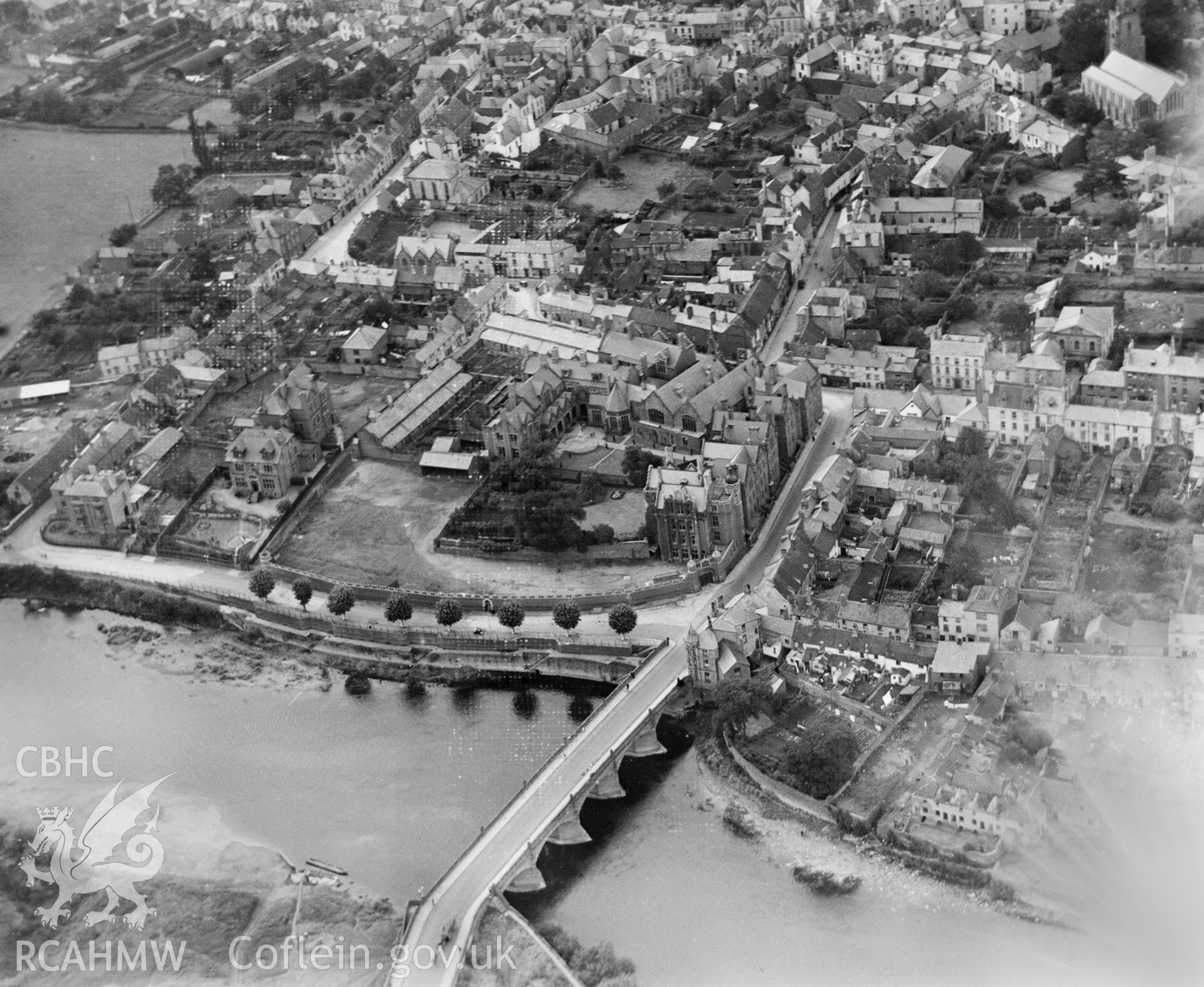 View of Monmouth showing school, oblique aerial view. 5?x4? black and white glass plate negative.