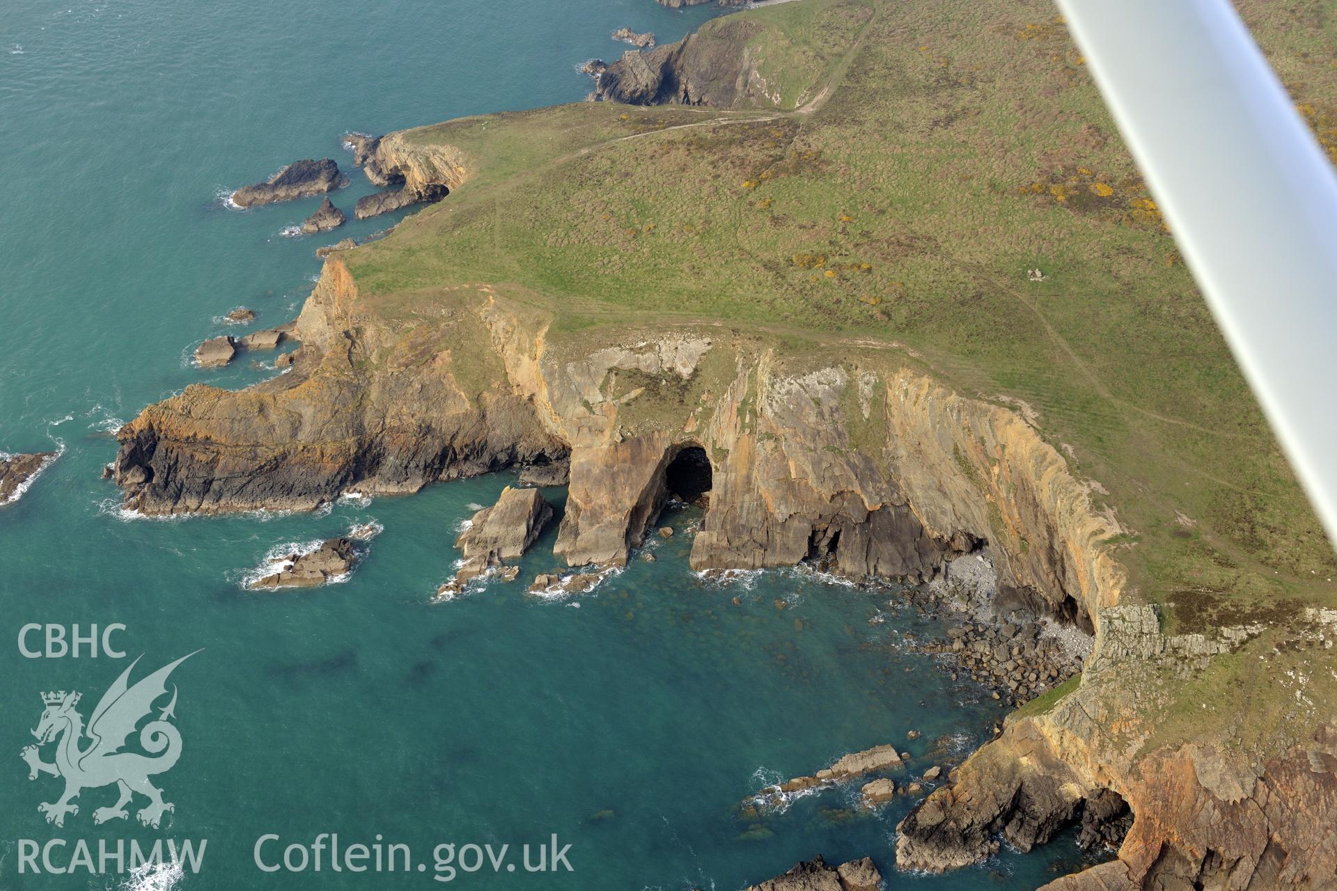 Aerial photography of Deer Park promontory fort taken on 27th March 2017. Baseline aerial reconnaissance survey for the CHERISH Project. ? Crown: CHERISH PROJECT 2019. Produced with EU funds through the Ireland Wales Co-operation Programme 2014-2020. All material made freely available through the Open Government Licence.