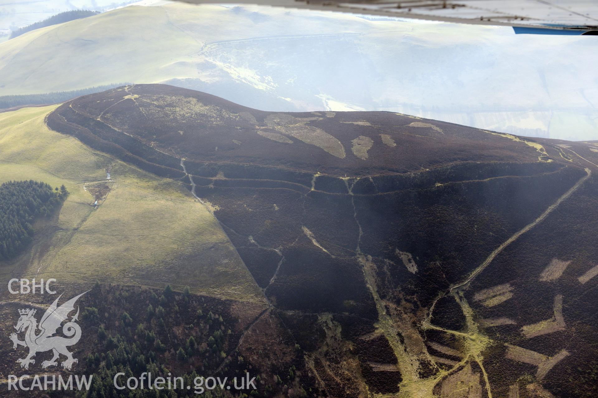 Foel Fenlli Hillfort, between Ruthin and Mold. Oblique aerial photograph taken during the Royal Commission?s programme of archaeological aerial reconnaissance by Toby Driver on 28th February 2013.