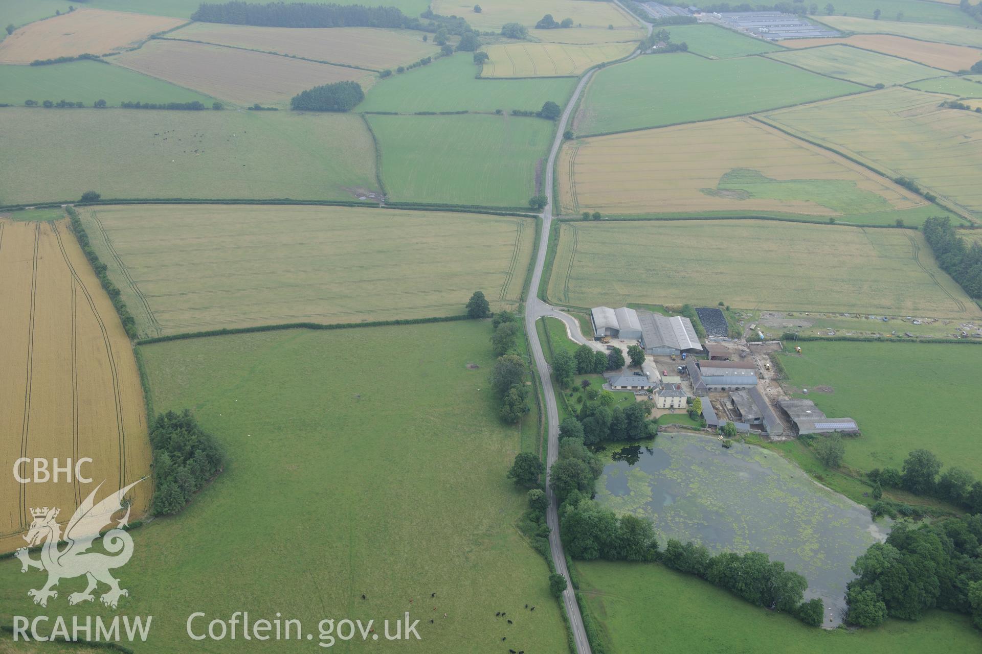 Hindwell Farmstead and the Roman fort in the field immediately to the east of the farm buildings, south east of Presteigne, on the Wales-England border. Oblique aerial photograph taken during Royal Commission?s programme of archaeological aerial reconnaissance by Toby Driver on 1st August 2013.