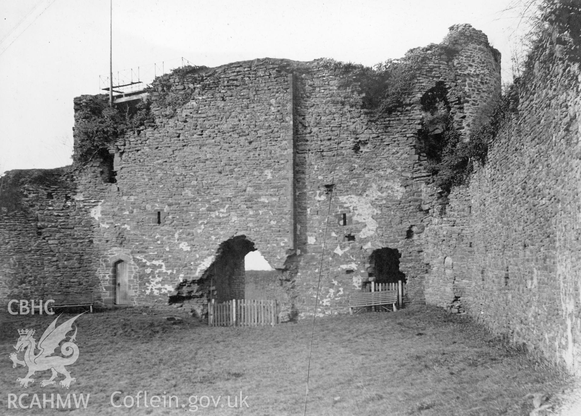 Digital copy of a photograph showing White Castle, dated 1920.