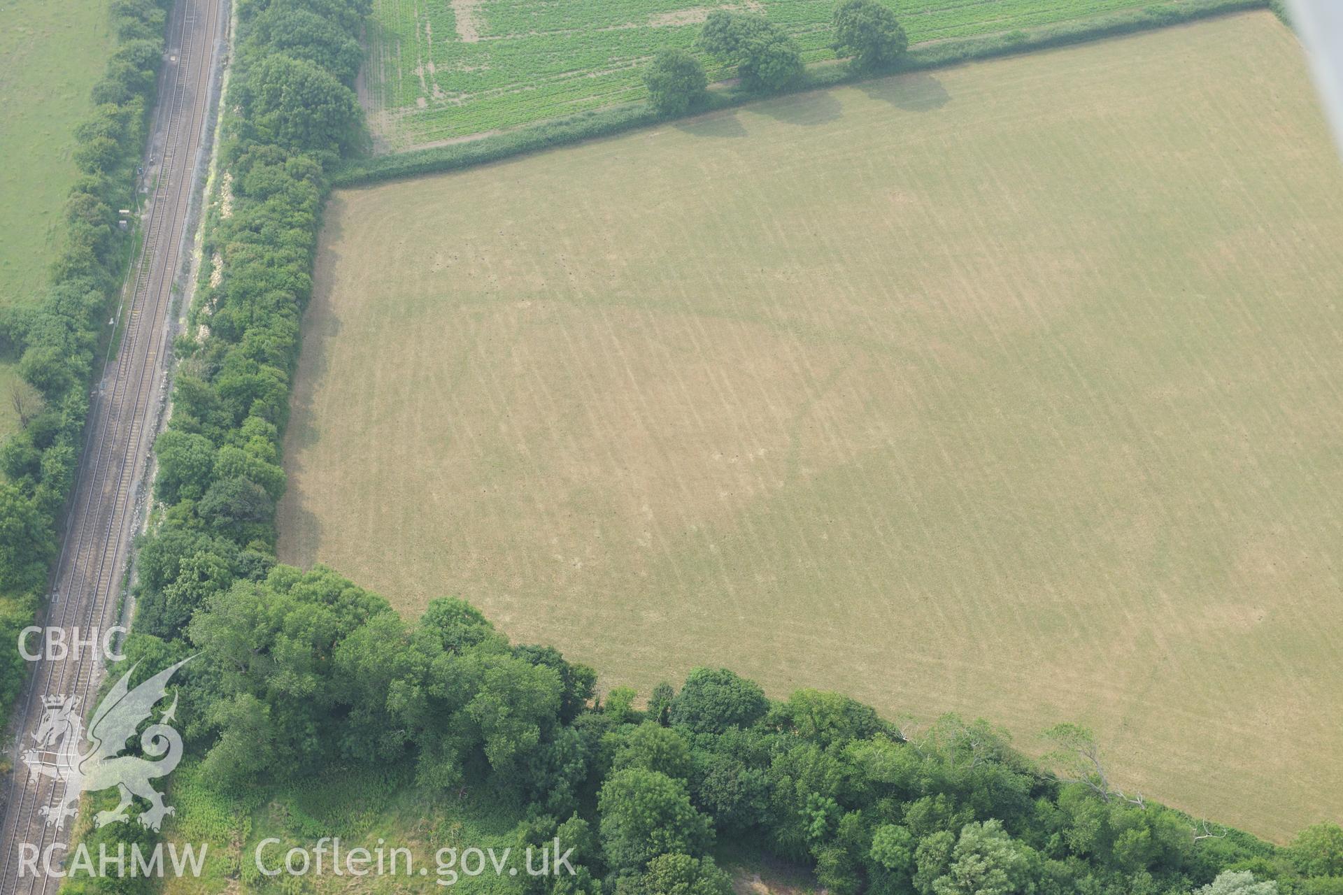 Royal Commission aerial photography of Water Lane defended enclosure recorded during drought conditions on 22nd July 2013.