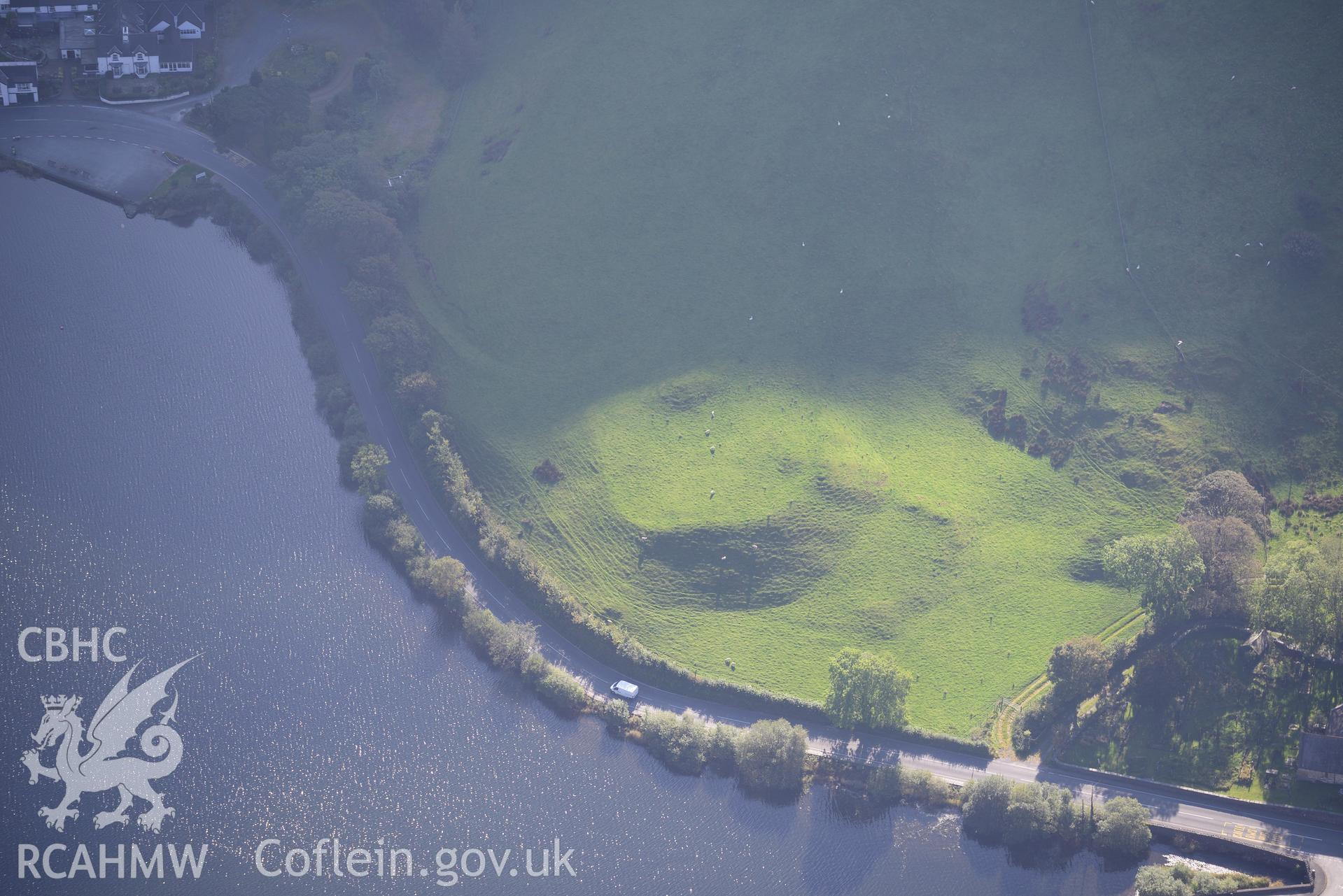 Ty'n-y-Cornel Hotel and Tal-y-Llyn enclosure or Roman fortlet, on the banks of Tal-y-Llyn lake, near Corris. Oblique aerial photograph taken during the Royal Commission's programme of archaeological aerial reconnaissance by Toby Driver on 2nd October 2015.