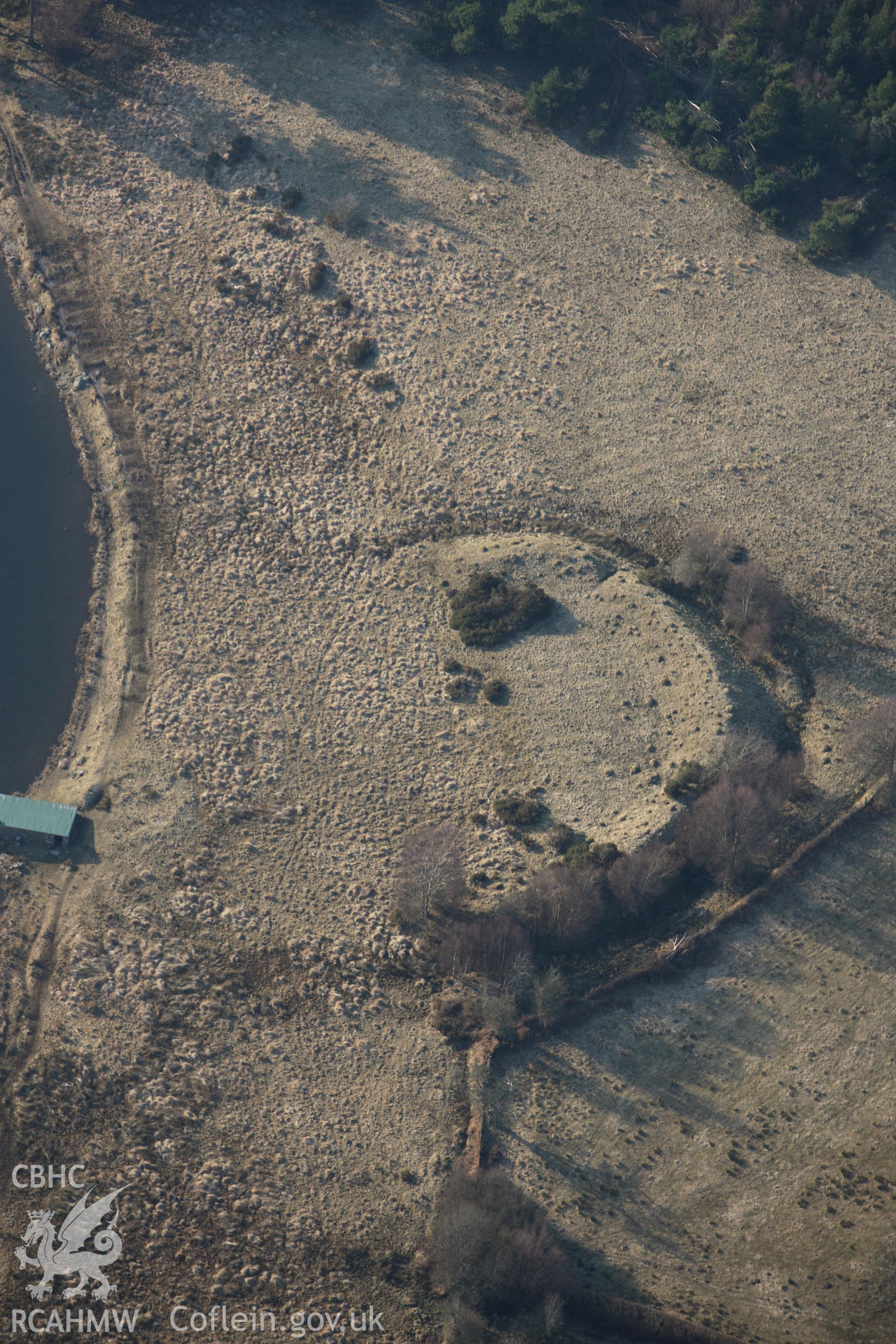 RCAHMW colour oblique photograph of Llyn Gwyn Enclosure. Taken by Toby Driver on 11/03/2010.