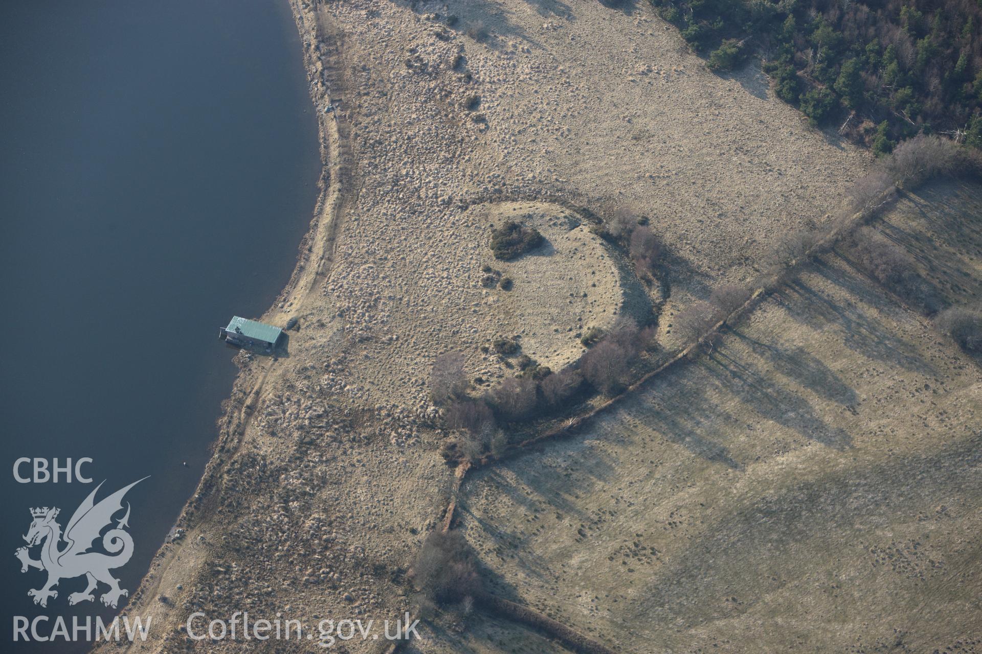 RCAHMW colour oblique photograph of Llyn Gwyn Enclosure. Taken by Toby Driver on 11/03/2010.