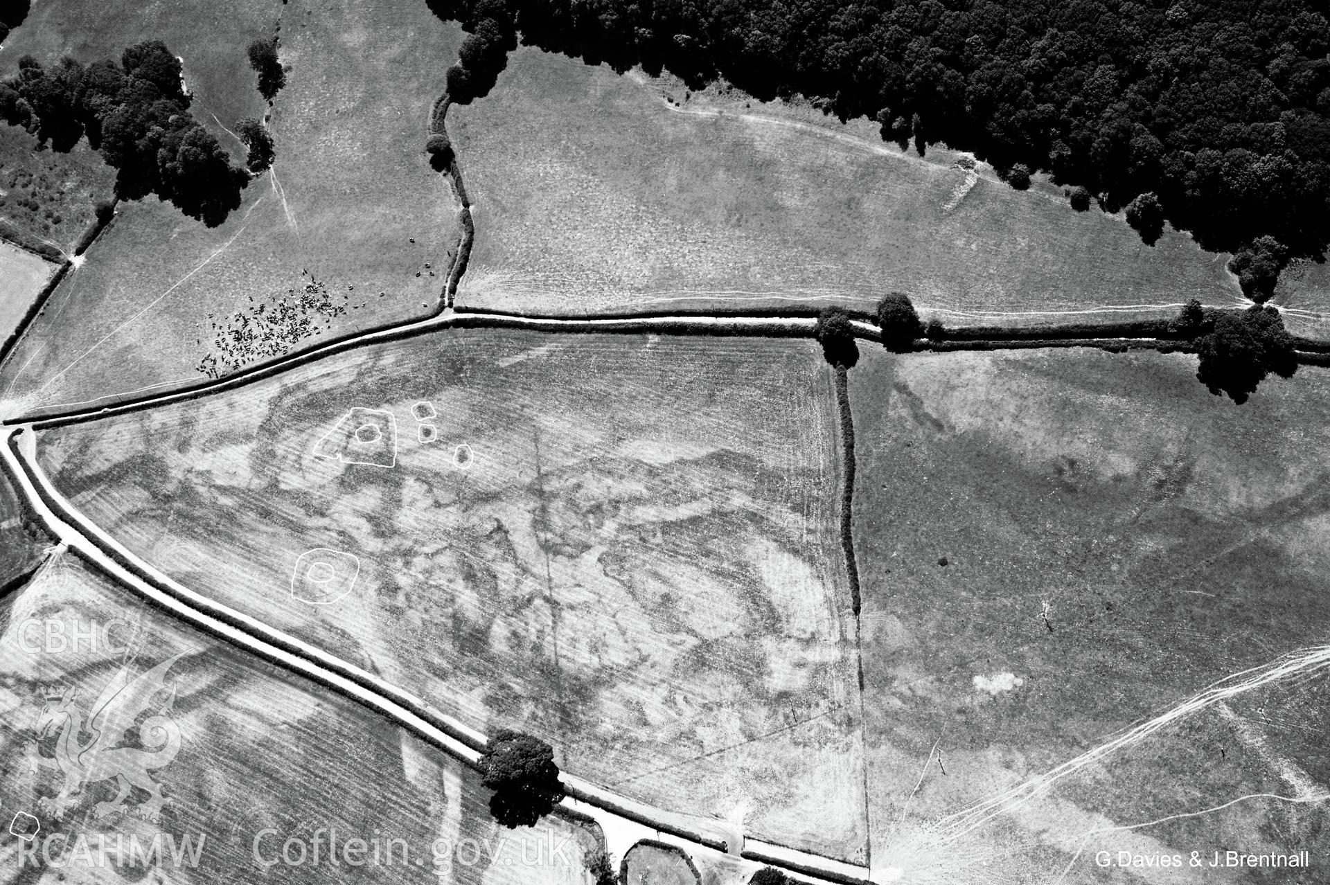 Aerial photograph of small, irregular ring at Pwllcenawon Farm, taken by Glyn Davies and Jonathan Brentnall 22/07/2018, under drought conditions. Photograph has been modified and some archaeological features highlighted. Original photograph: BDC_02_06_04.