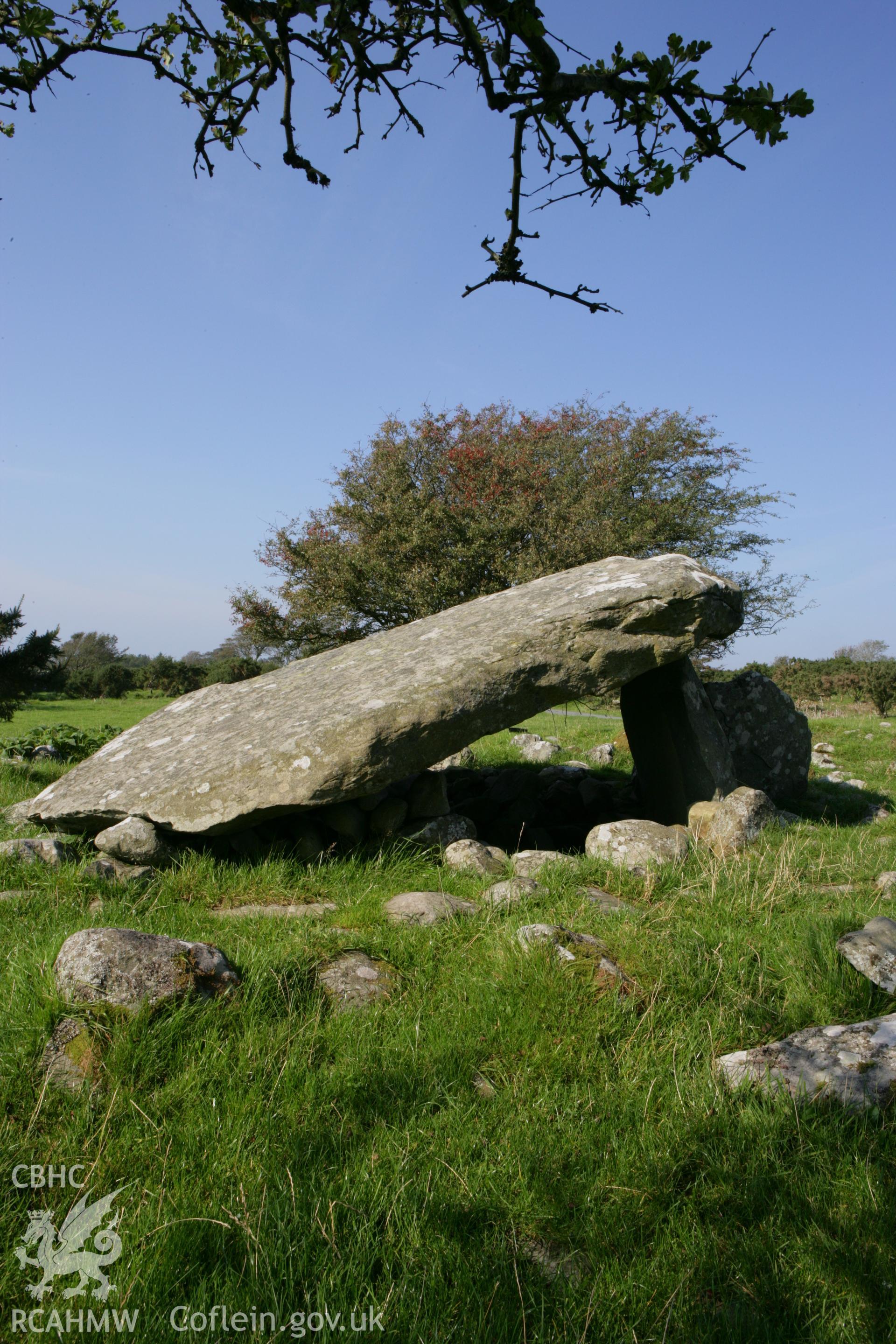 Cors y Gedol burial chamber, photo survey.