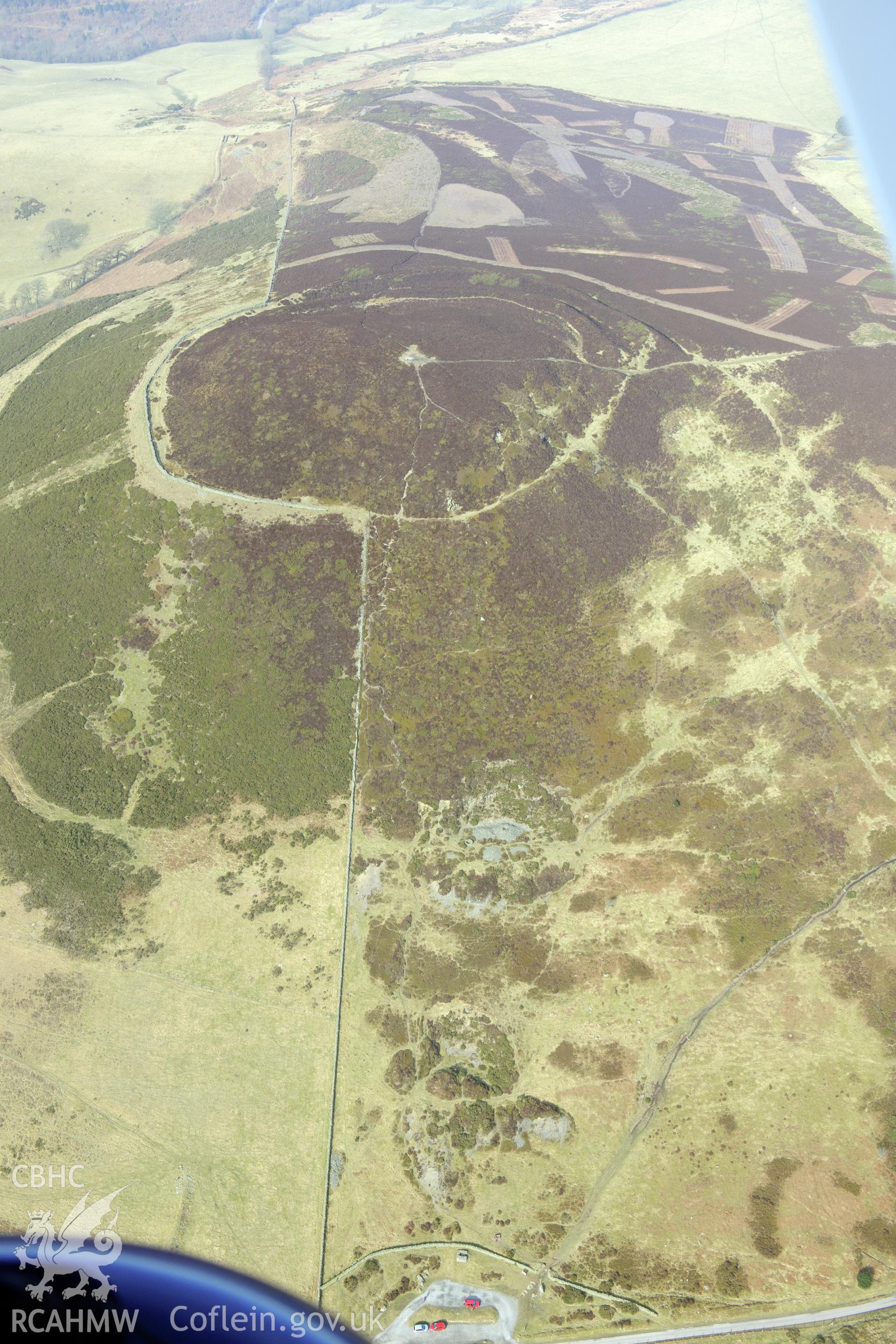 Moel Arthur hillfort, east of Denbigh. Oblique aerial photograph taken during the Royal Commission?s programme of archaeological aerial reconnaissance by Toby Driver on 28th February 2013.