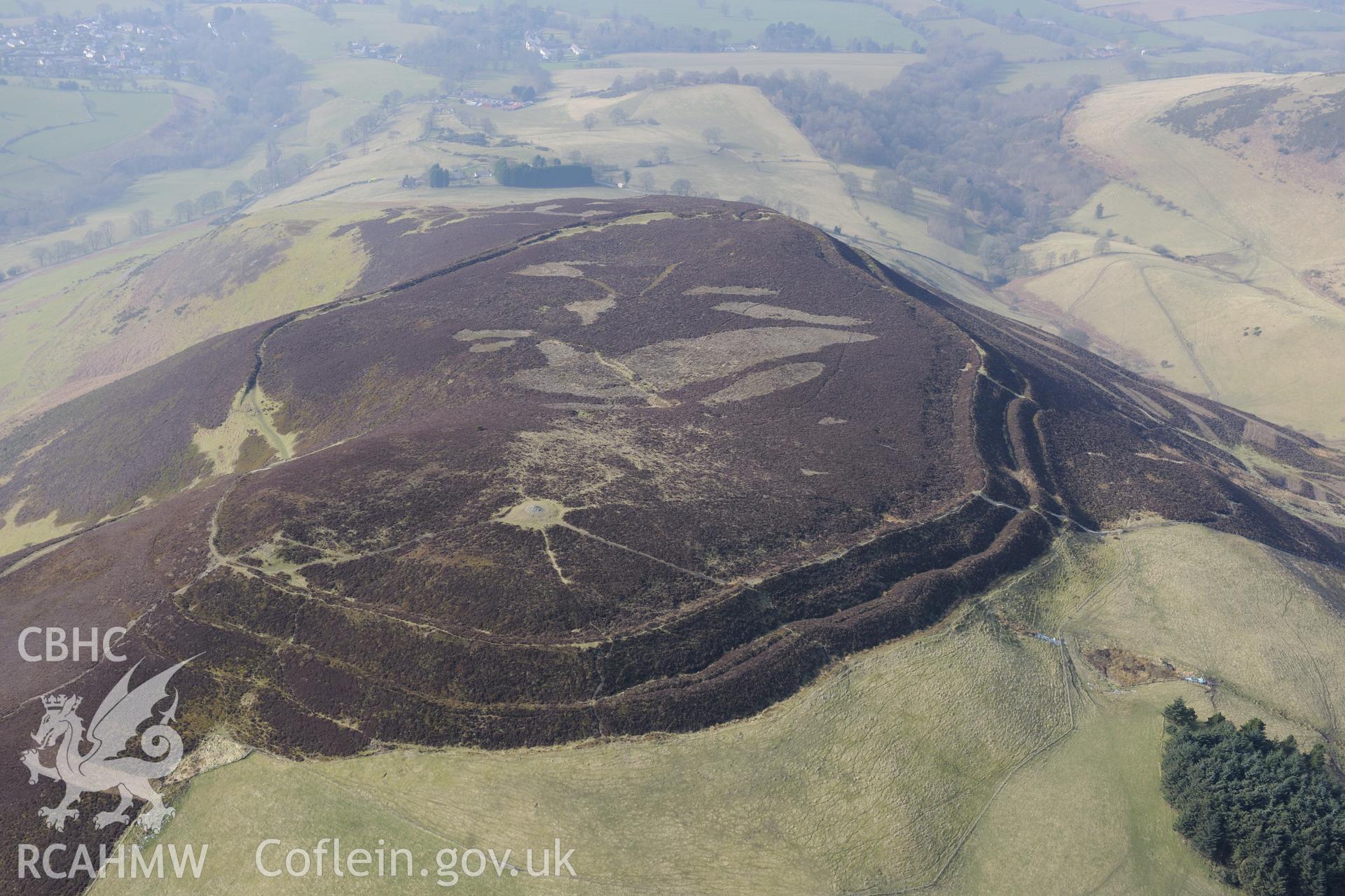 Foel Fenlli Hillfort and Cairn, between Ruthin and Mold. Oblique aerial photograph taken during the Royal Commission?s programme of archaeological aerial reconnaissance by Toby Driver on 28th February 2013.