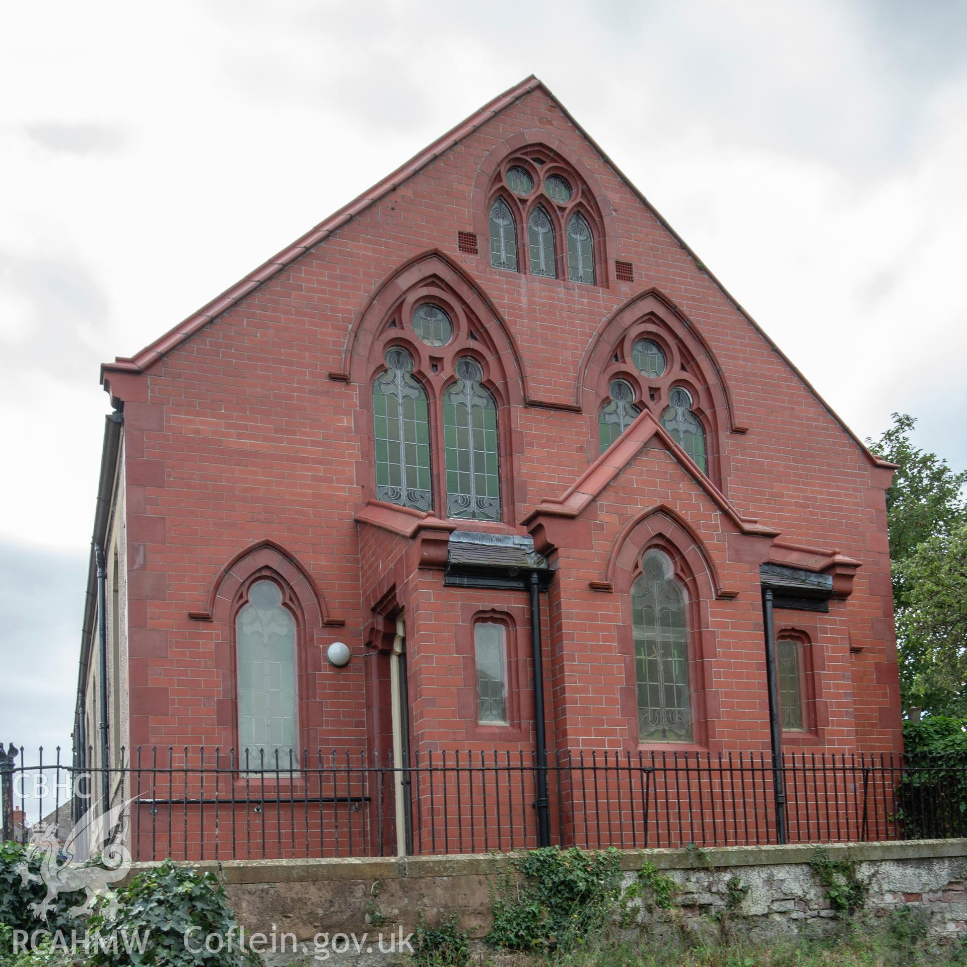 Colour photograph showing front elevation of Tabernacl Welsh Wesleyan Methodist Church, Gwindy Street, Rhuddlan. Photographed by Richard Barrett on 26th September 2018.