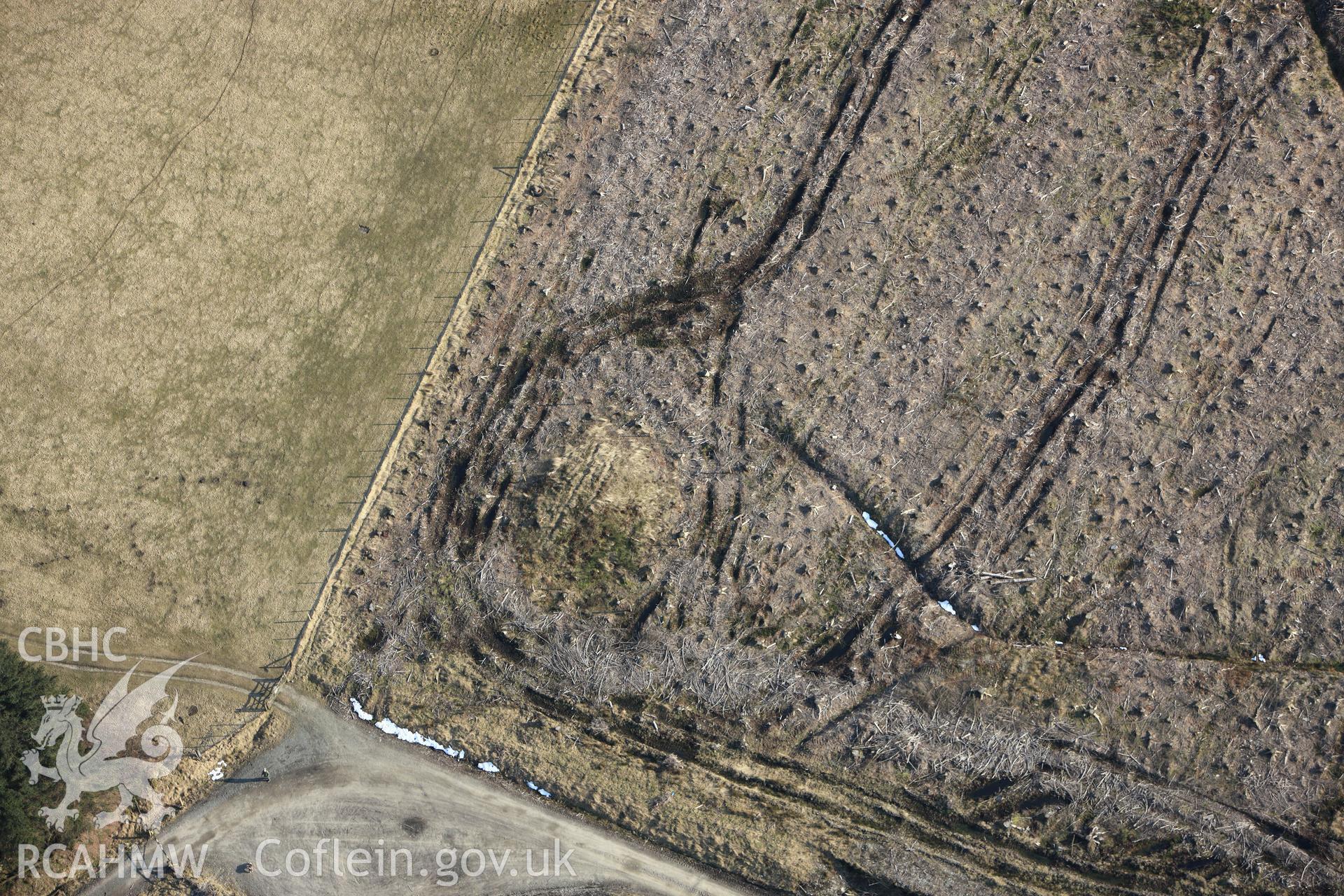 RCAHMW colour oblique photograph of Block Wood Barrow. Taken by Toby Driver on 11/03/2010.