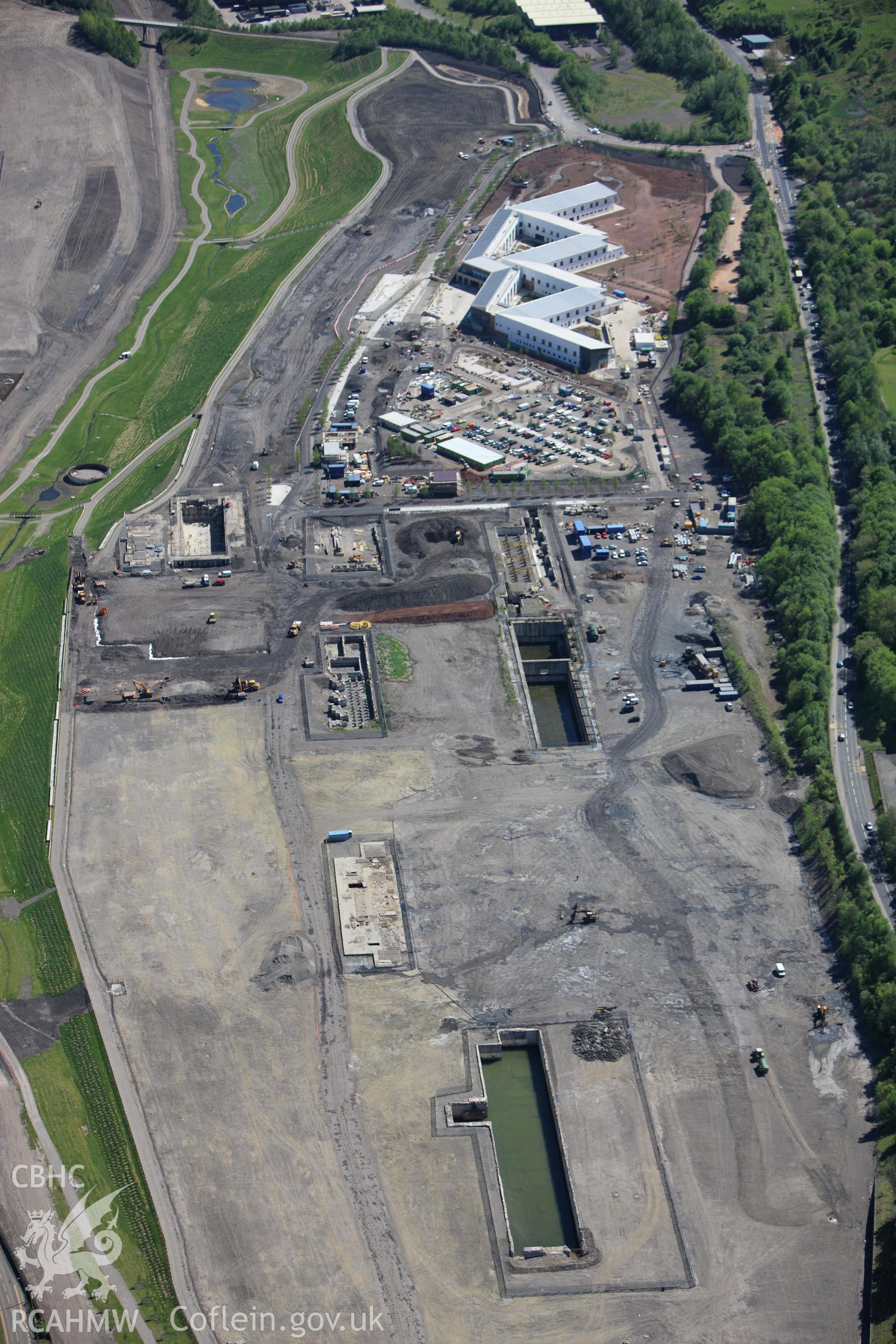 RCAHMW colour oblique photograph of Ebbw Vale Steelworks, with the Aneurin Bevan Hospital (Ysbyty Aneurin Bevan). Taken by Toby Driver on 24/05/2010.