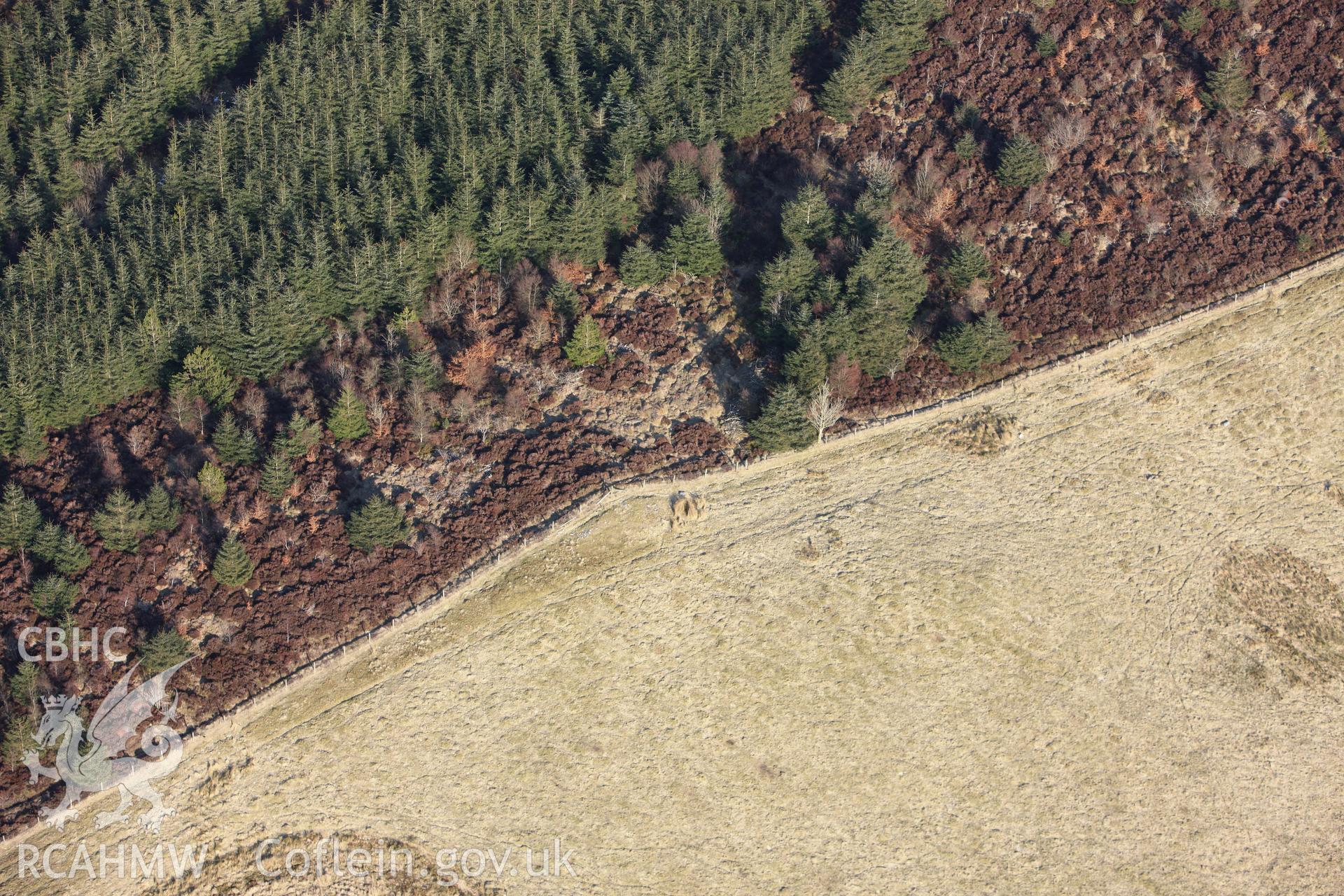 RCAHMW colour oblique photograph of Llyn Dwr Cairn. Taken by Toby Driver on 11/03/2010.