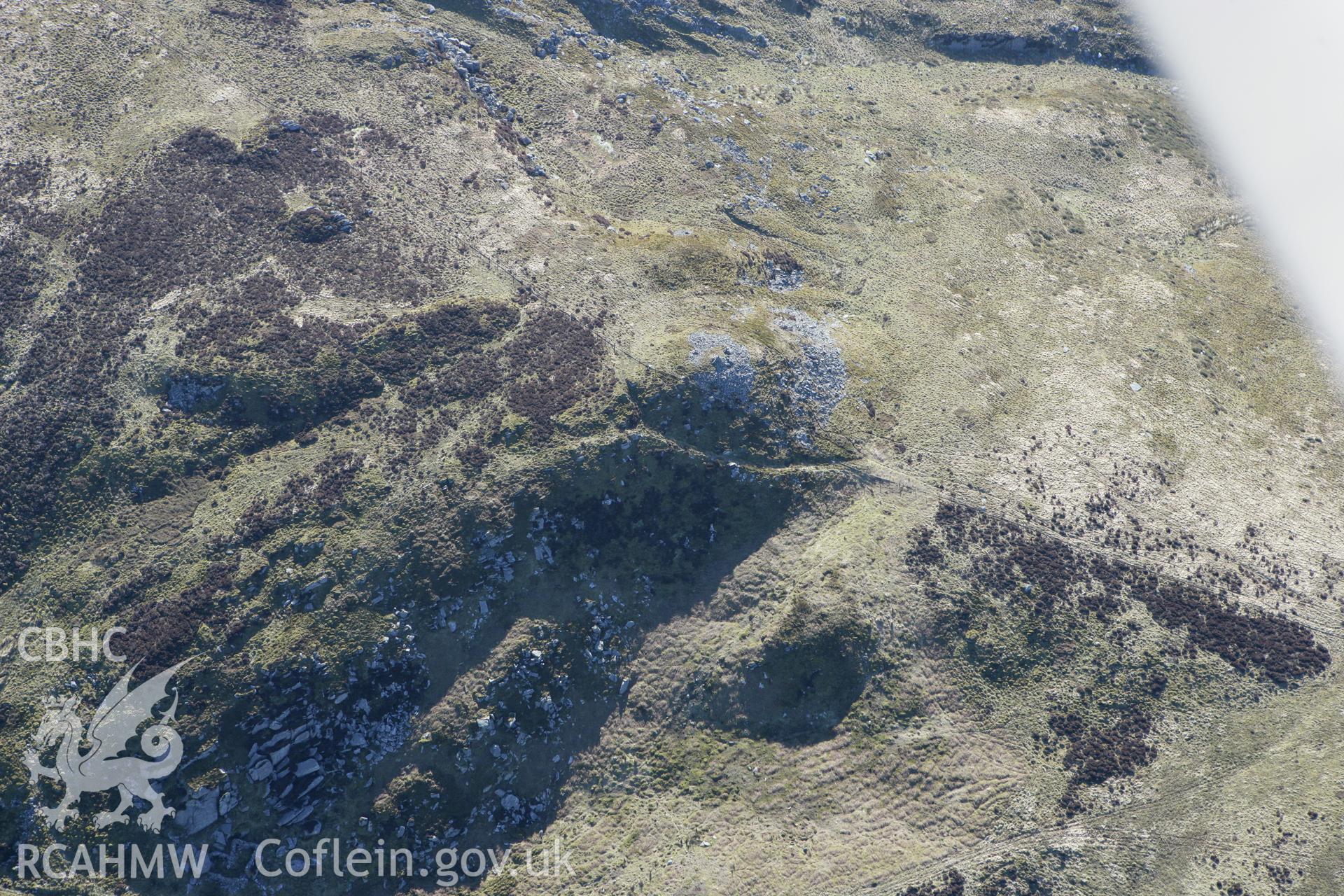 RCAHMW colour oblique photograph of Carn Wen round cairn. Taken by Toby Driver on 08/03/2010.