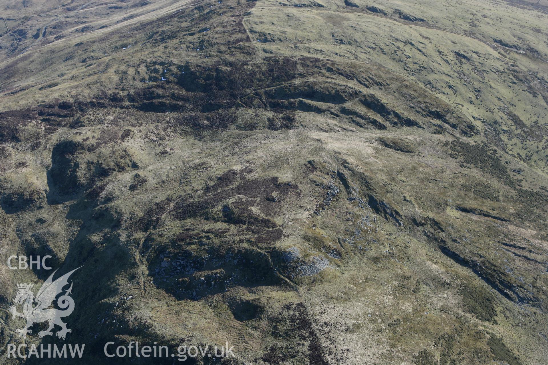 RCAHMW colour oblique photograph of Carn Wen round cairn. Taken by Toby Driver on 08/03/2010.