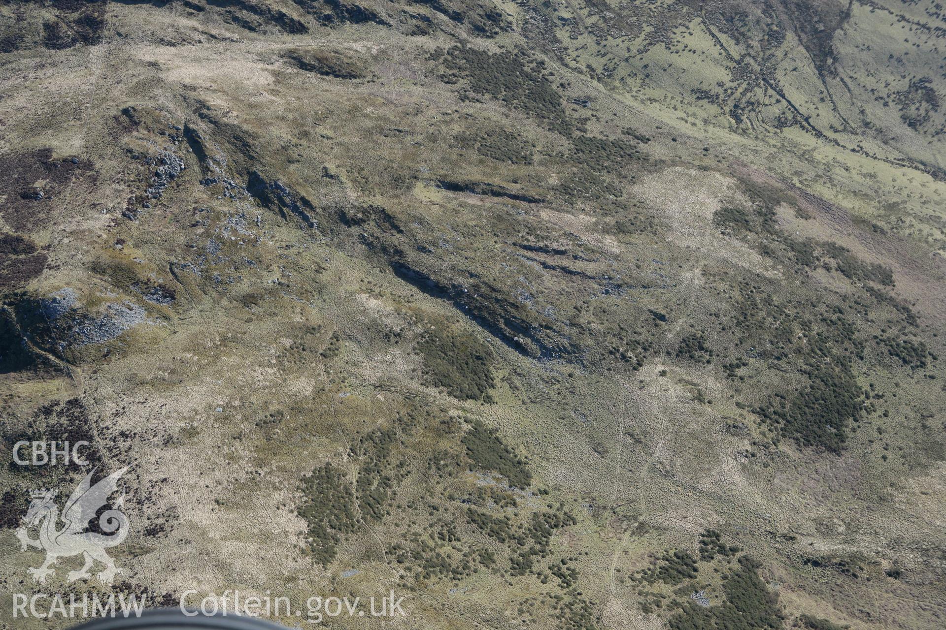 RCAHMW colour oblique photograph of Carn Wen round cairn. Taken by Toby Driver on 08/03/2010.