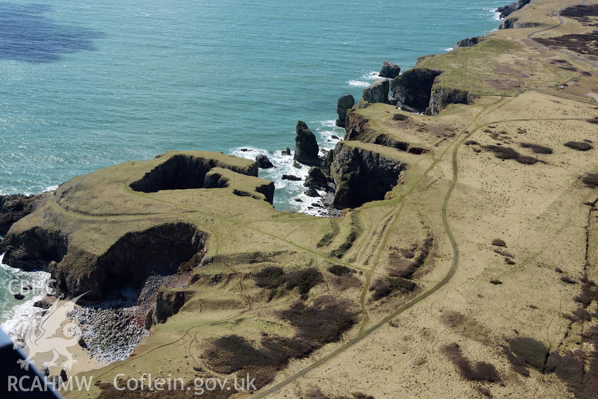 Flimston Bay promontory fort. Detailed baseline aerial reconnaissance survey for the CHERISH Project. ? Crown: CHERISH PROJECT 2018. Produced with EU funds through the Ireland Wales Co-operation Programme 2014-2020. All material made freely available through the Open Government Licence.