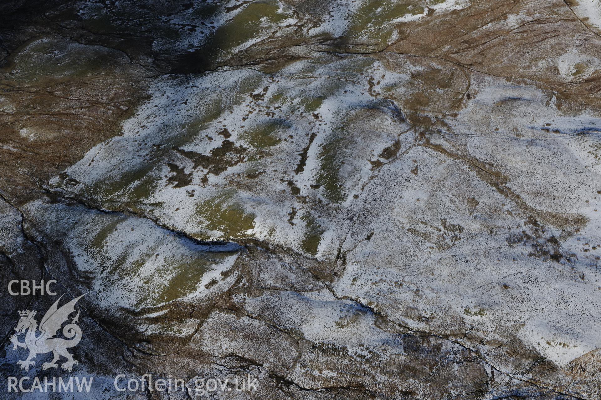 Structures and a cairn at Blaen-Glasffrwd, south east of Pontrhydfendigaid. Oblique aerial photograph taken during the Royal Commission's programme of archaeological aerial reconnaissance by Toby Driver on 4th February 2015.