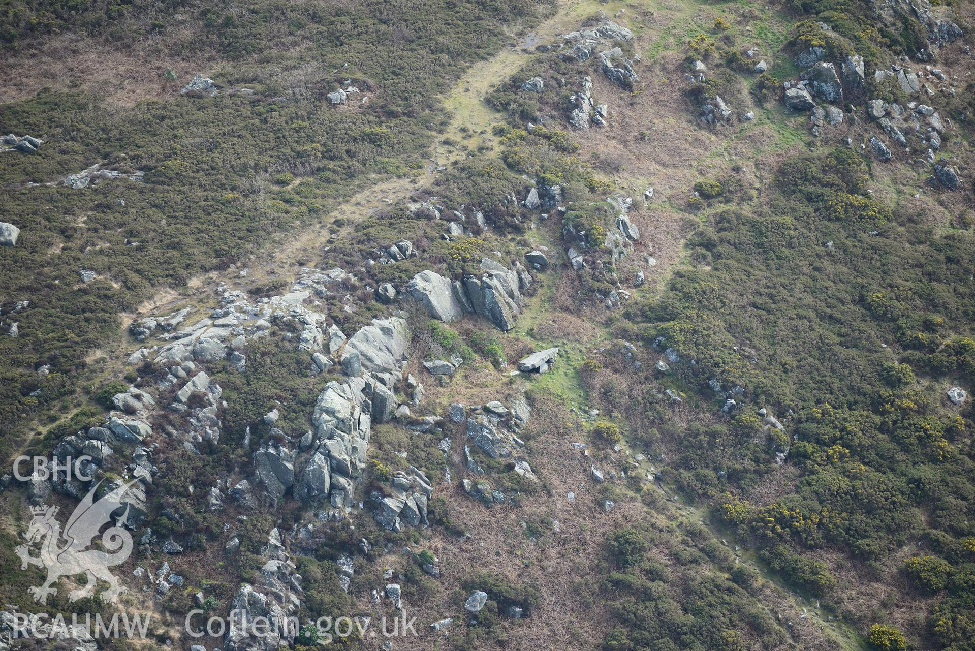 Carreg Samson or Carn Wnda chambered tomb, Llanwnda, near Fishguard. Oblique aerial photograph taken during the Royal Commission's programme of archaeological aerial reconnaissance by Toby Driver on 13th March 2015.