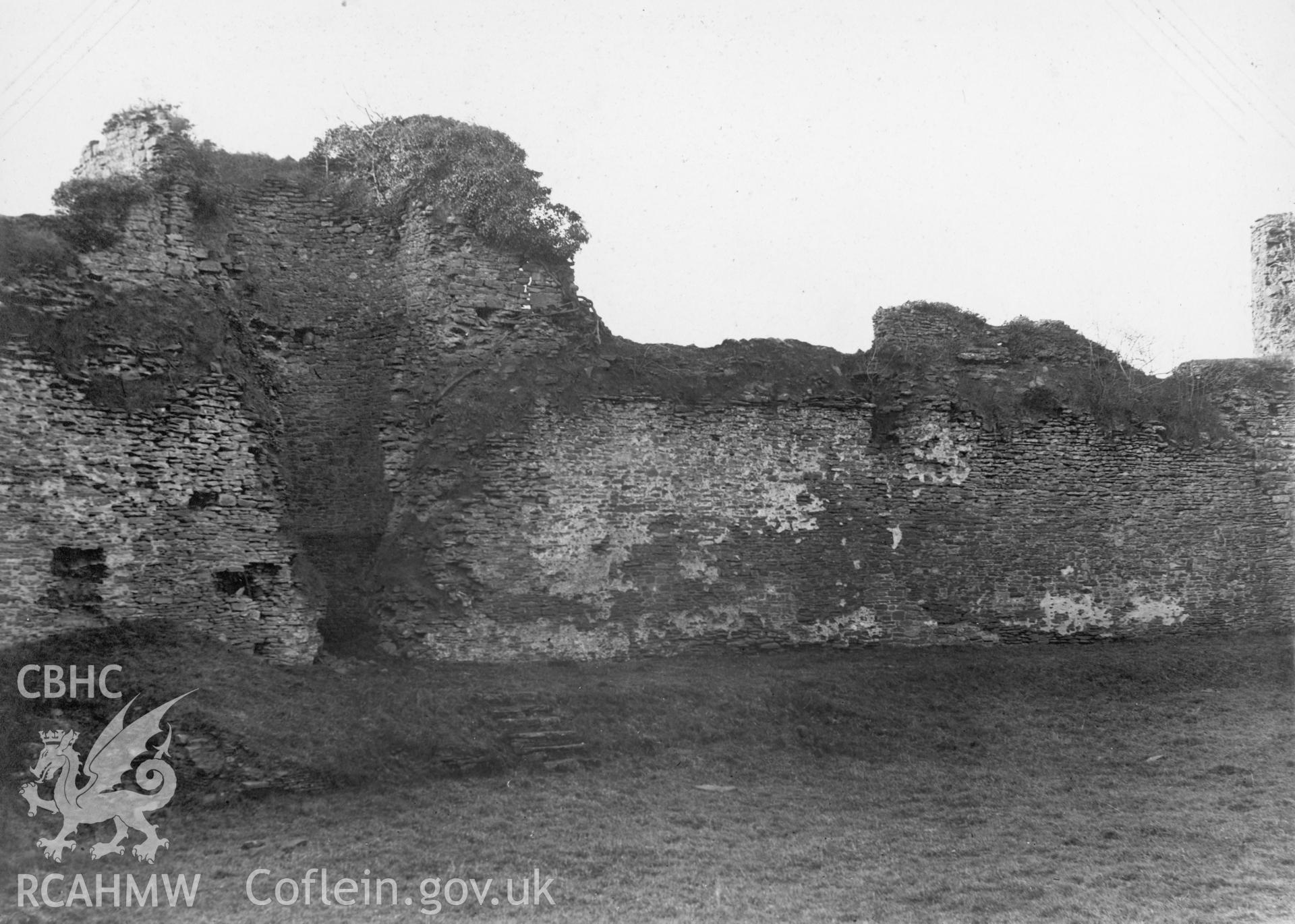 Digital copy of a photograph showing White Castle, dated 1920.