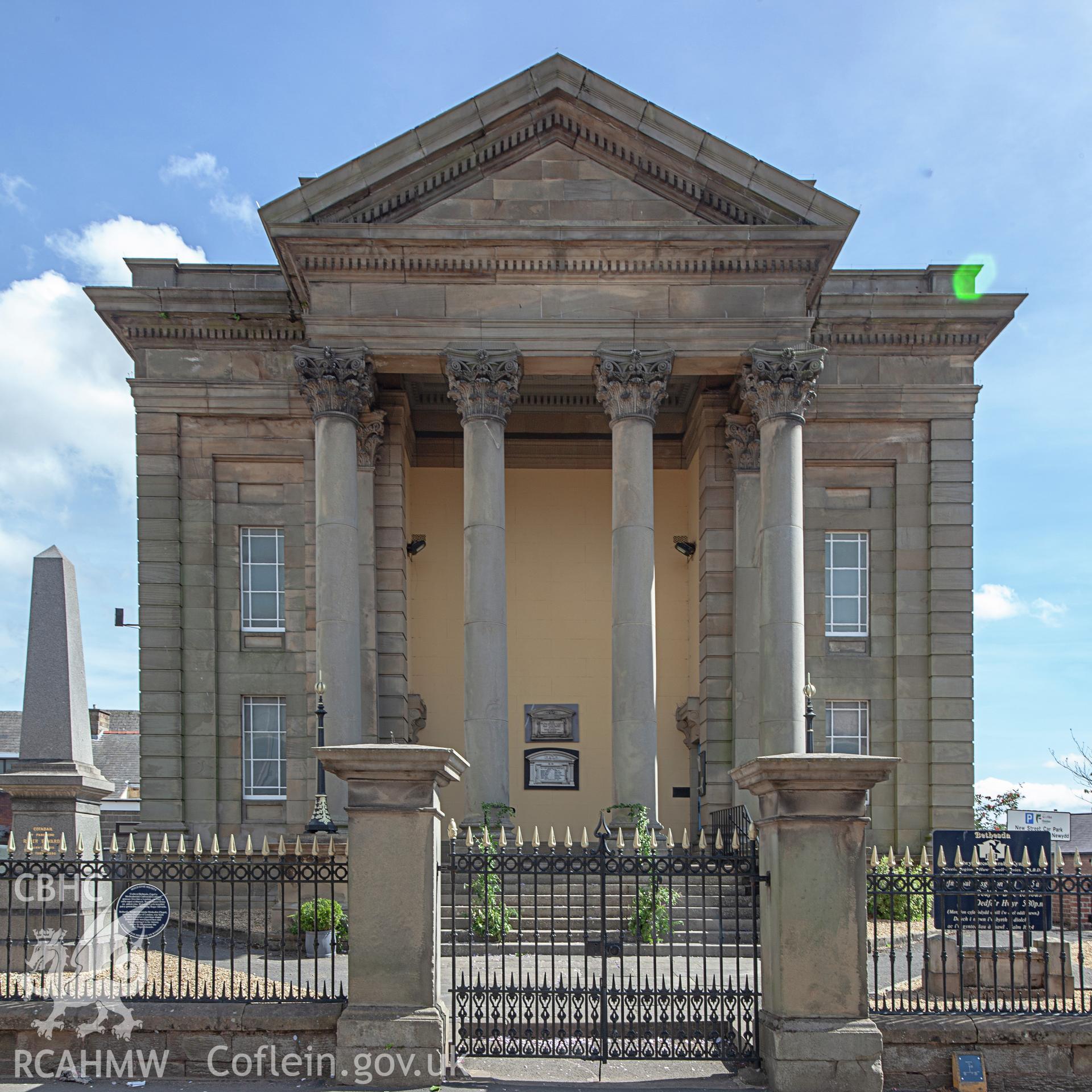 Colour photograph showing front elevation and entrance of Bethesda Welsh Calvinistic Methodist Chapel, New Street, Mold. Photographed by Richard Barrett on 4th August 2018.