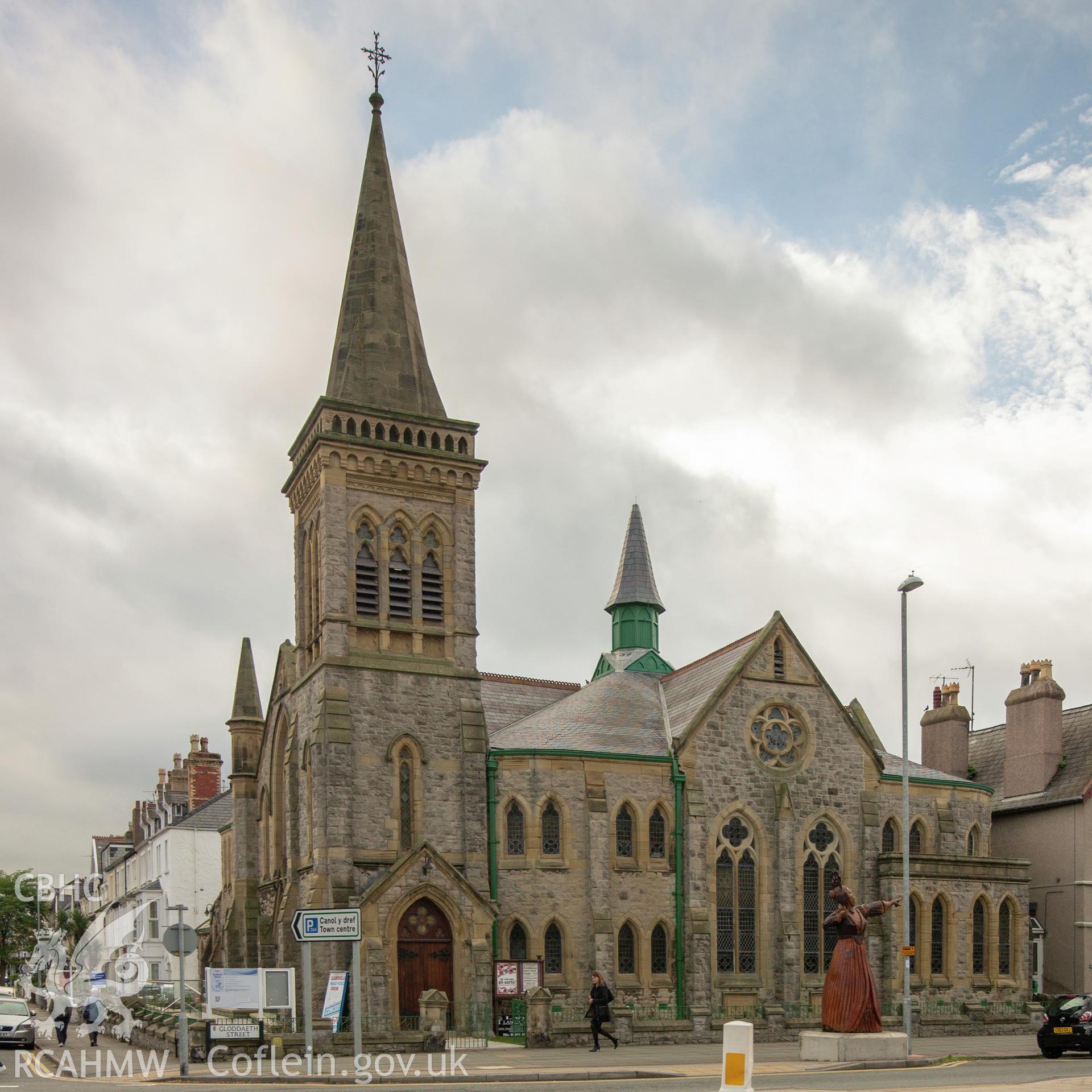 Colour photograph showing front elevation and entrance of Llandudno English Presbyterian Church or Glodaeth United Church, Chapel Street, Llandudno. Photographed by Richard Barrett on 17th September 2018.