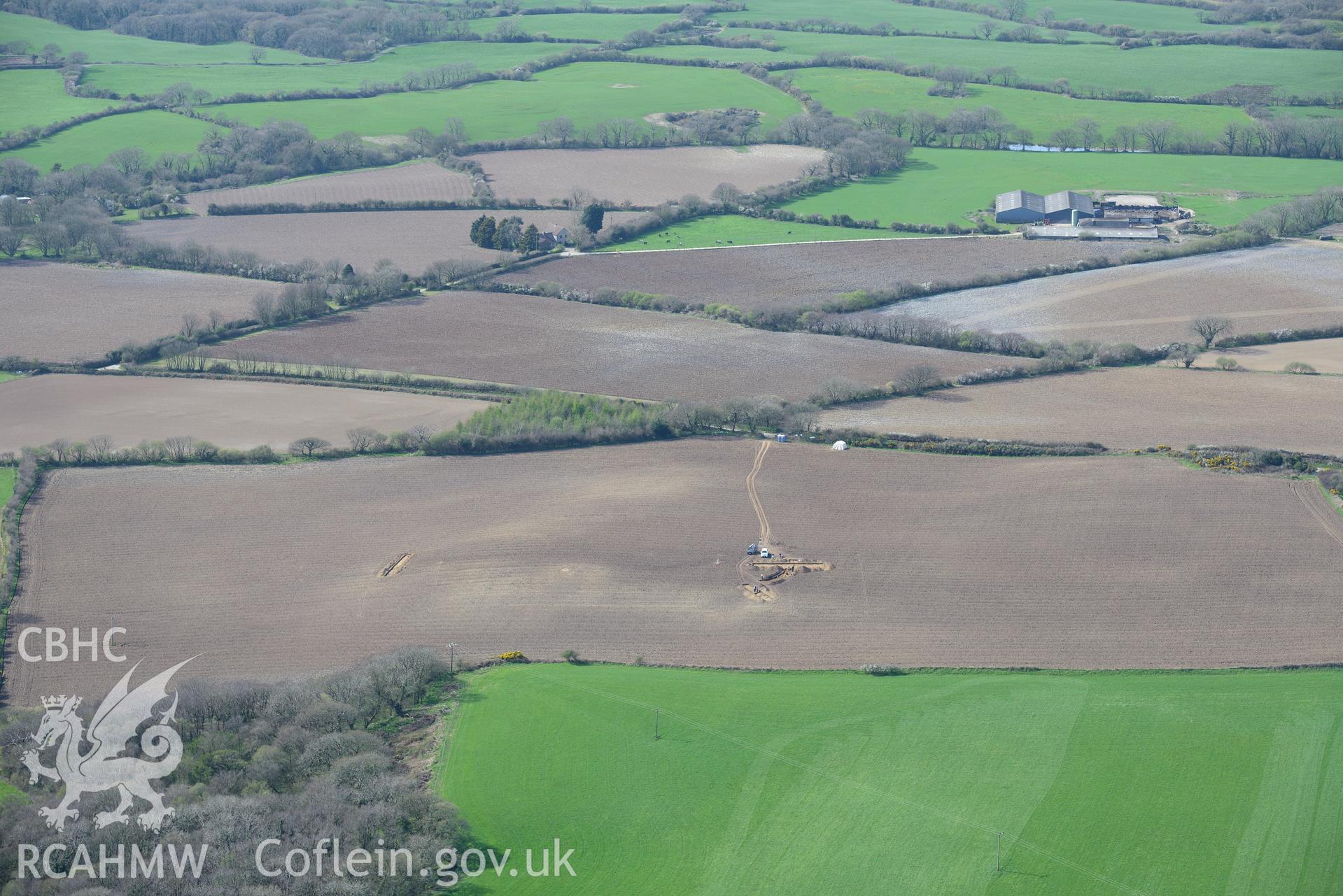 Causewayed Enclosure Northeast of Dryslwyn. Oblique aerial photograph taken during the Royal Commission's programme of archaeological aerial reconnaissance by Toby Driver on 15th April 2015.