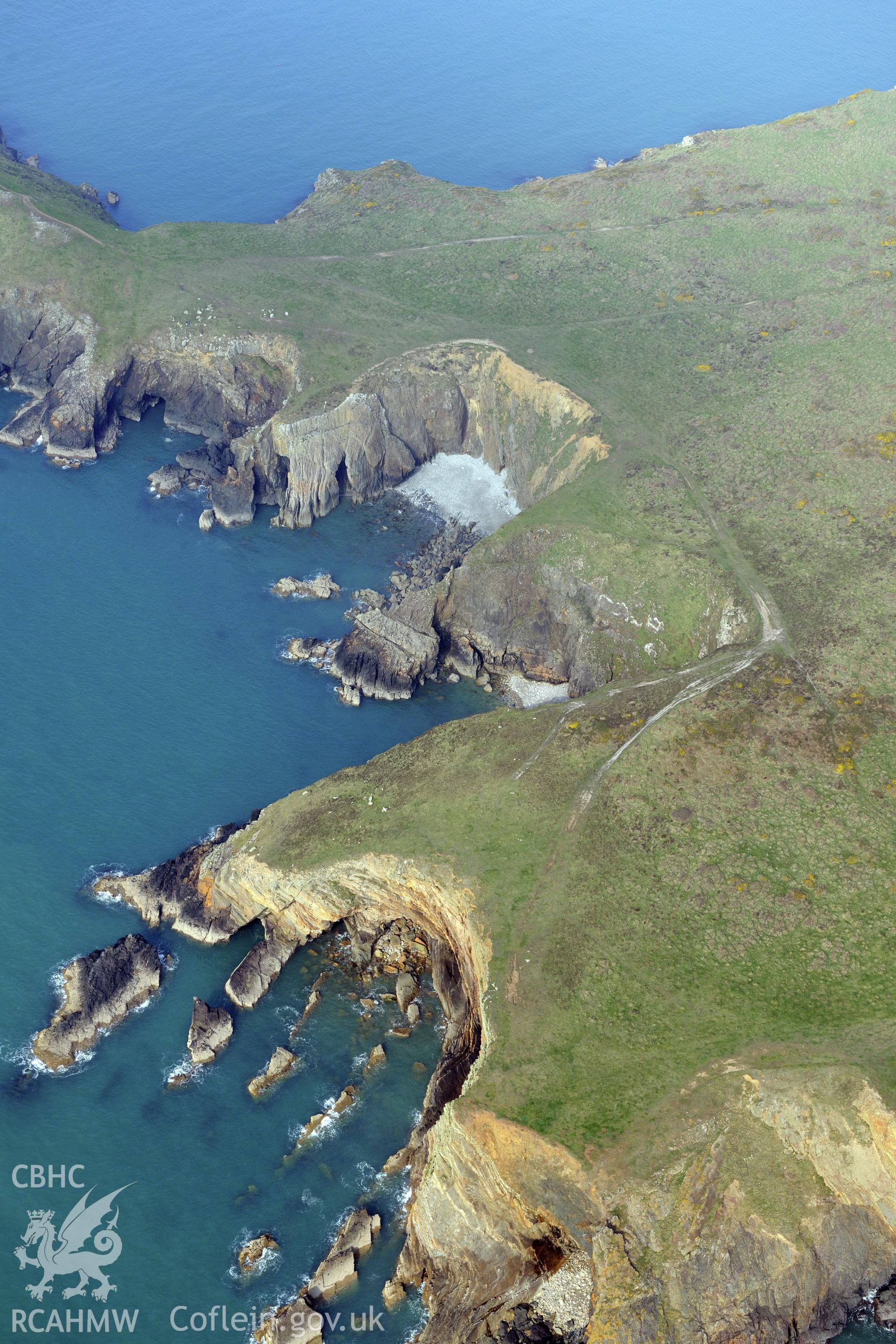 Aerial photography of Deer Park promontory fort taken on 27th March 2017. Baseline aerial reconnaissance survey for the CHERISH Project. ? Crown: CHERISH PROJECT 2019. Produced with EU funds through the Ireland Wales Co-operation Programme 2014-2020. All material made freely available through the Open Government Licence.