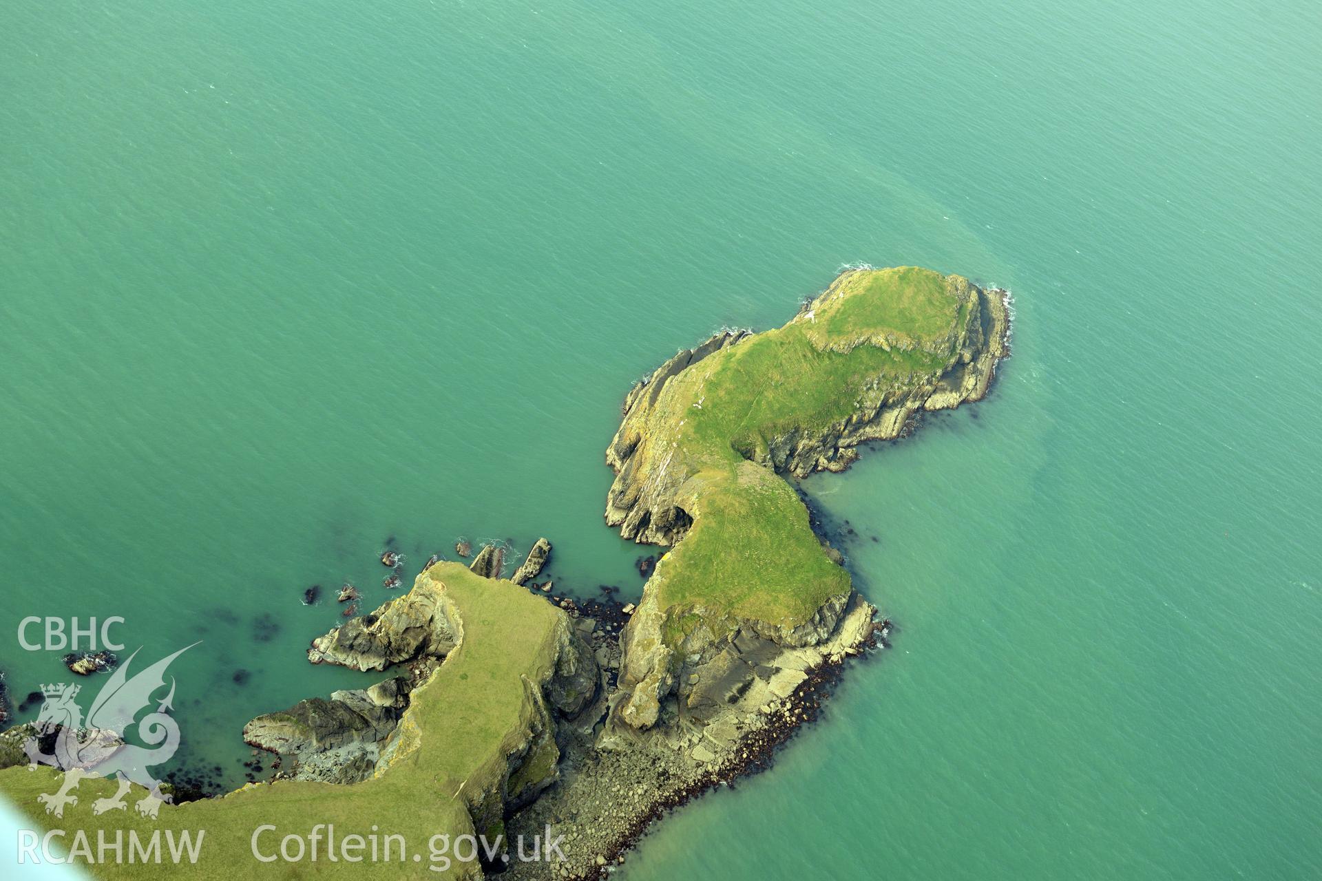 Royal Commission aerial photograph of Ynys Lochtyn taken on 27th March 2017. Baseline aerial reconnaissance survey for the CHERISH Project. ? Crown: CHERISH PROJECT 2017. Produced with EU funds through the Ireland Wales Co-operation Programme 2014-2020. All material made freely available through the Open Government Licence.