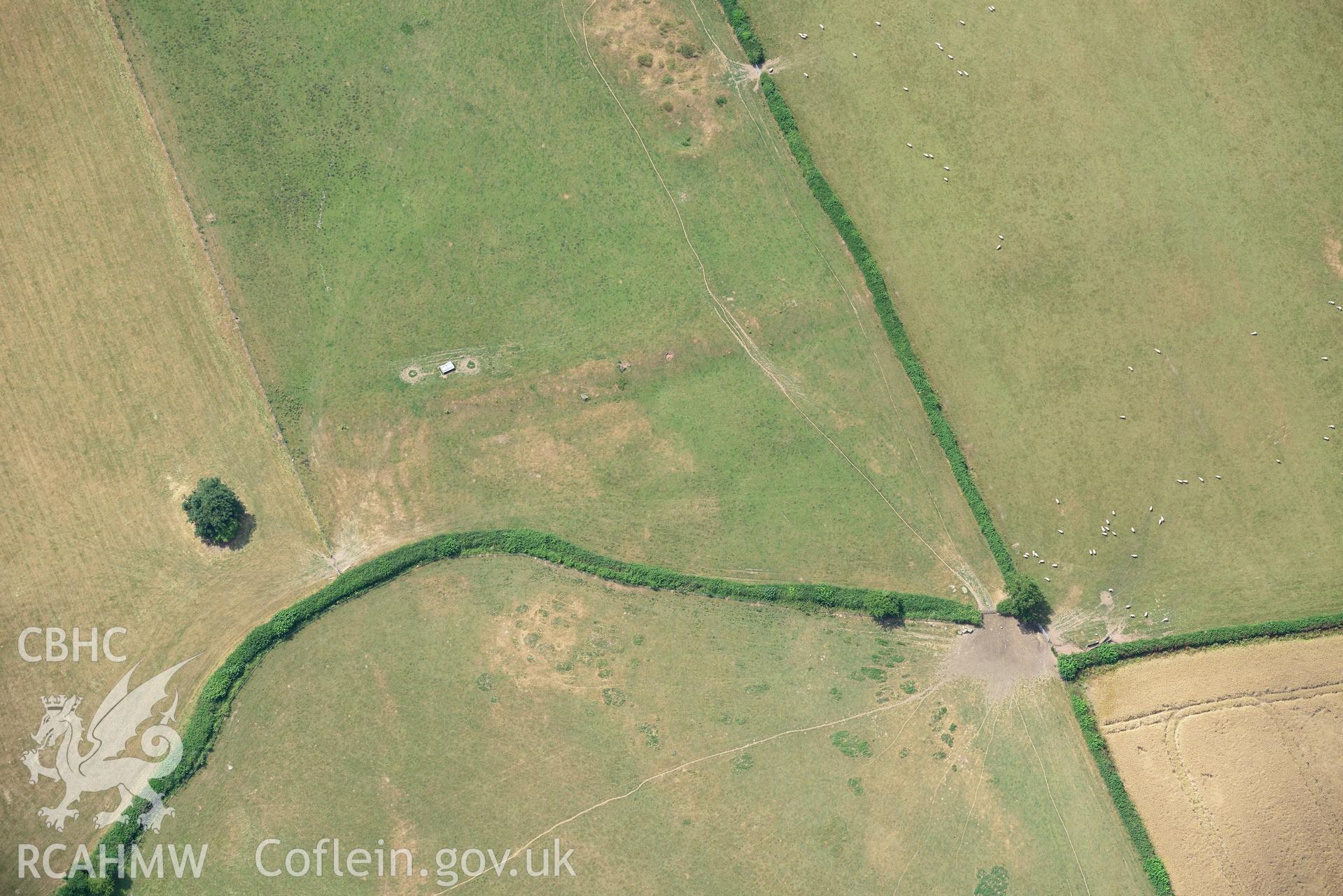 Royal Commission aerial photography of Clyro Roman fort, with parchmarks, taken on 19th July 2018 during the 2018 drought.