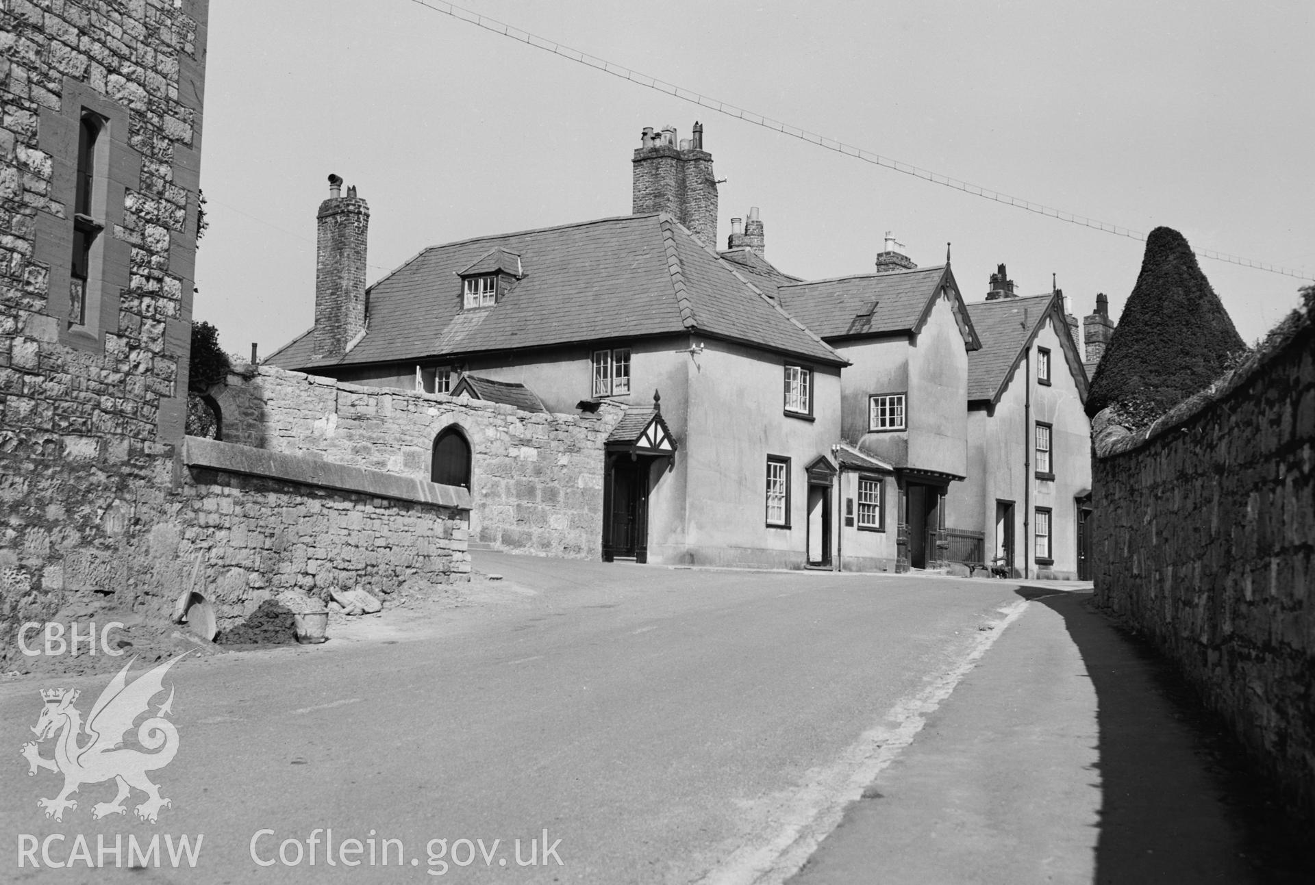 View of side and front elevations from Castle Street