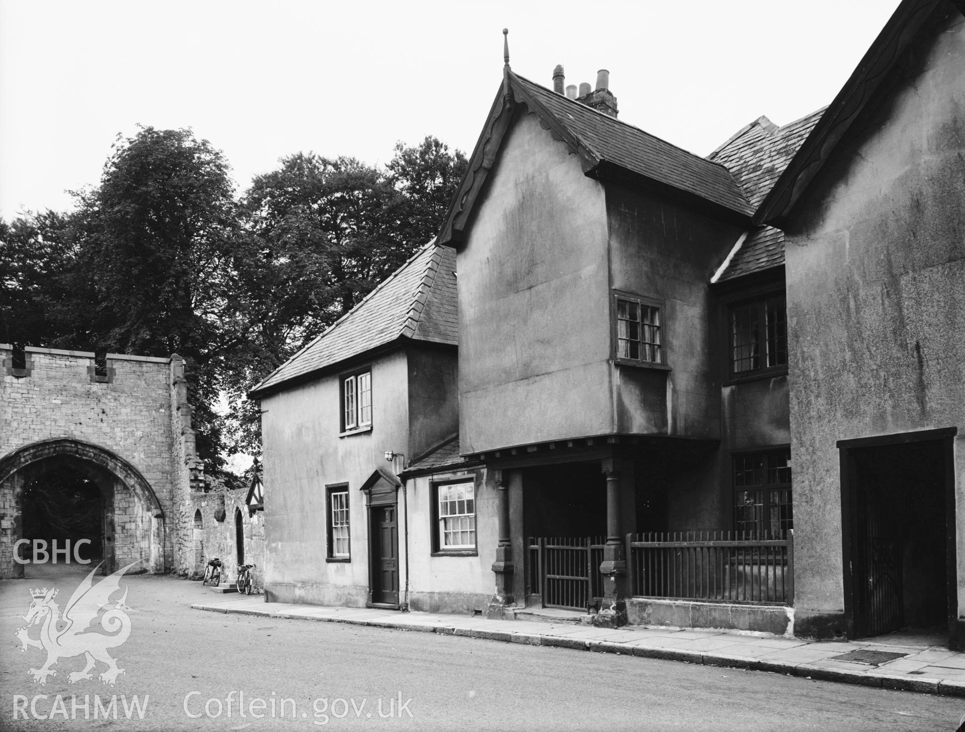 Black and white photograph of 20, Castle Street, Ruthin.