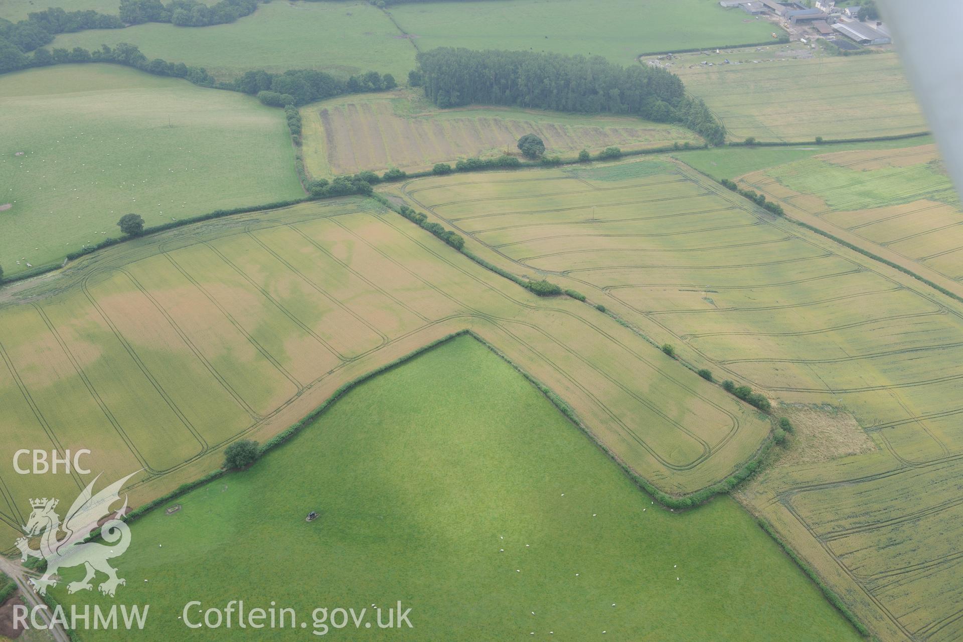 Hindwell Farmstead and Womaston Neolithic causewayed enclosure 675m to the north east, south east of Presteigne. Oblique aerial photograph taken during Royal Commission?s programme of archaeological aerial reconnaissance by Toby Driver on 1st August 2013.