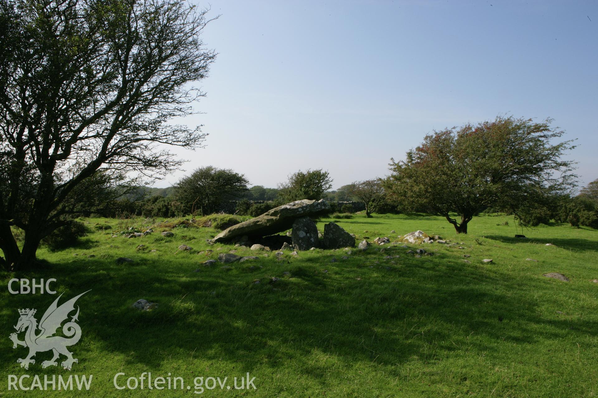 Cors y Gedol burial chamber, photo survey.