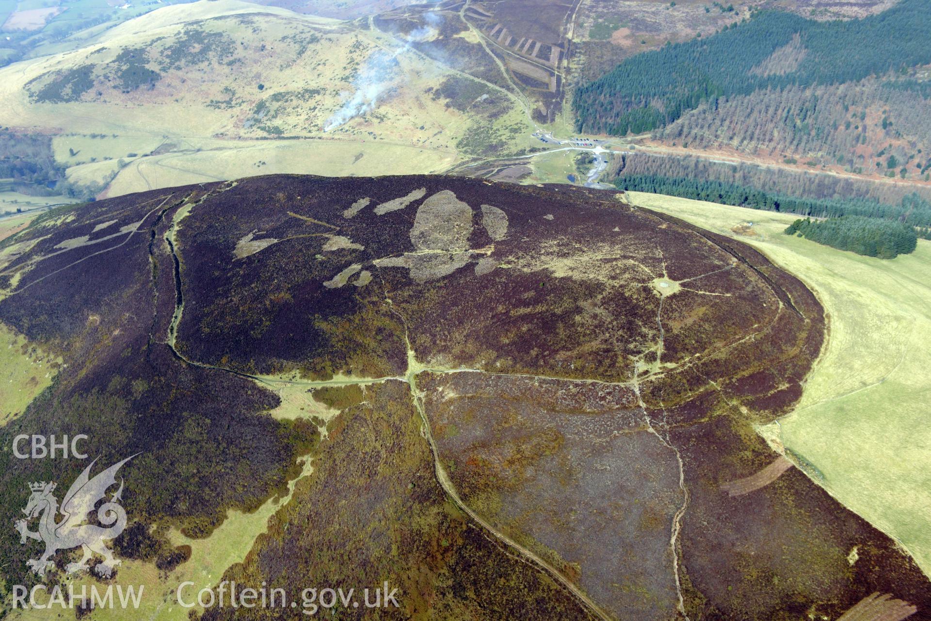 Foel Fenlli Hillfort and Cairn, between Ruthin and Mold. Oblique aerial photograph taken during the Royal Commission?s programme of archaeological aerial reconnaissance by Toby Driver on 28th February 2013.