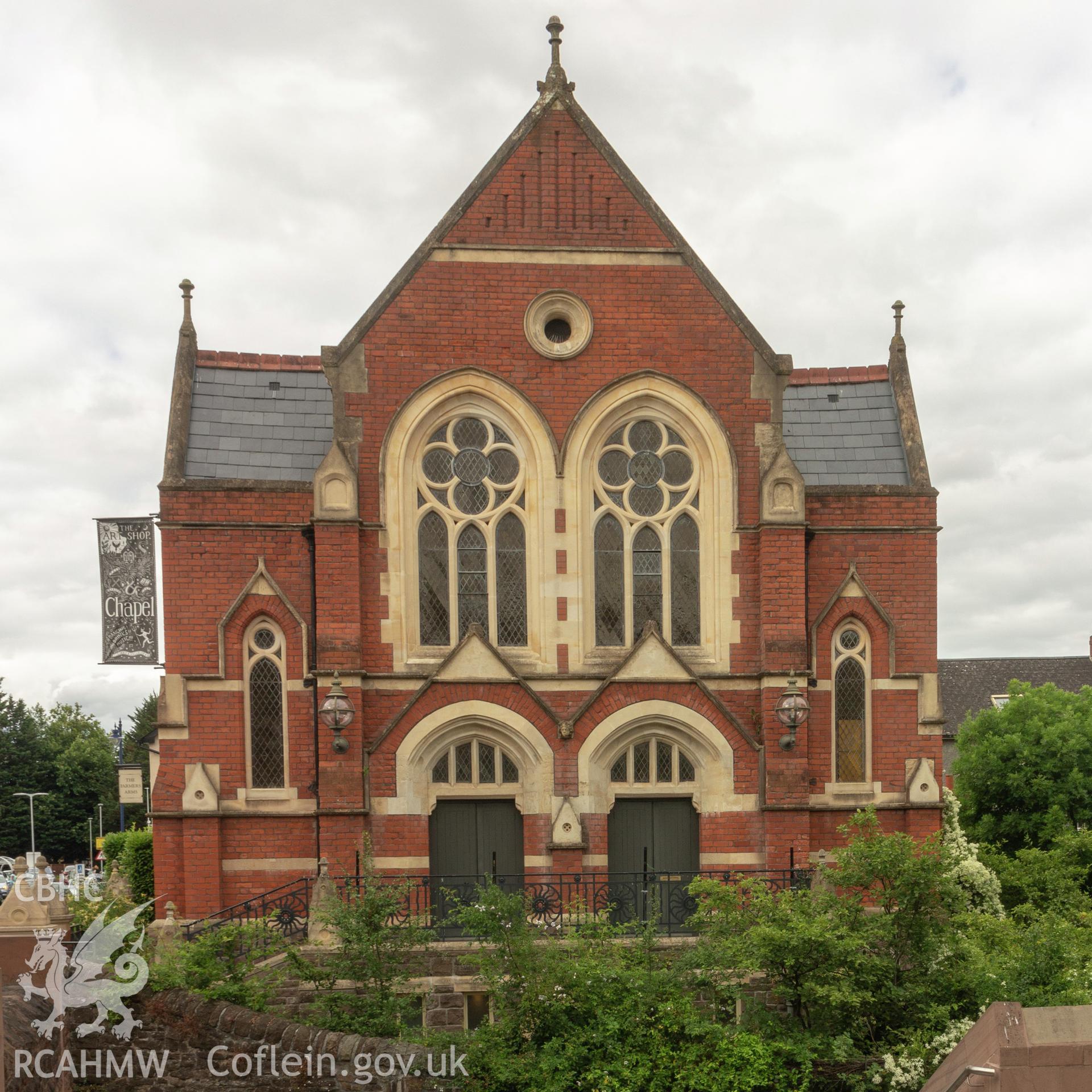 Colour photograph showing front elevation and entrance of Bethany Baptist Chapel, Market Street, Abergavenny. Photographed by Richard Barrett on 17th July 2018.