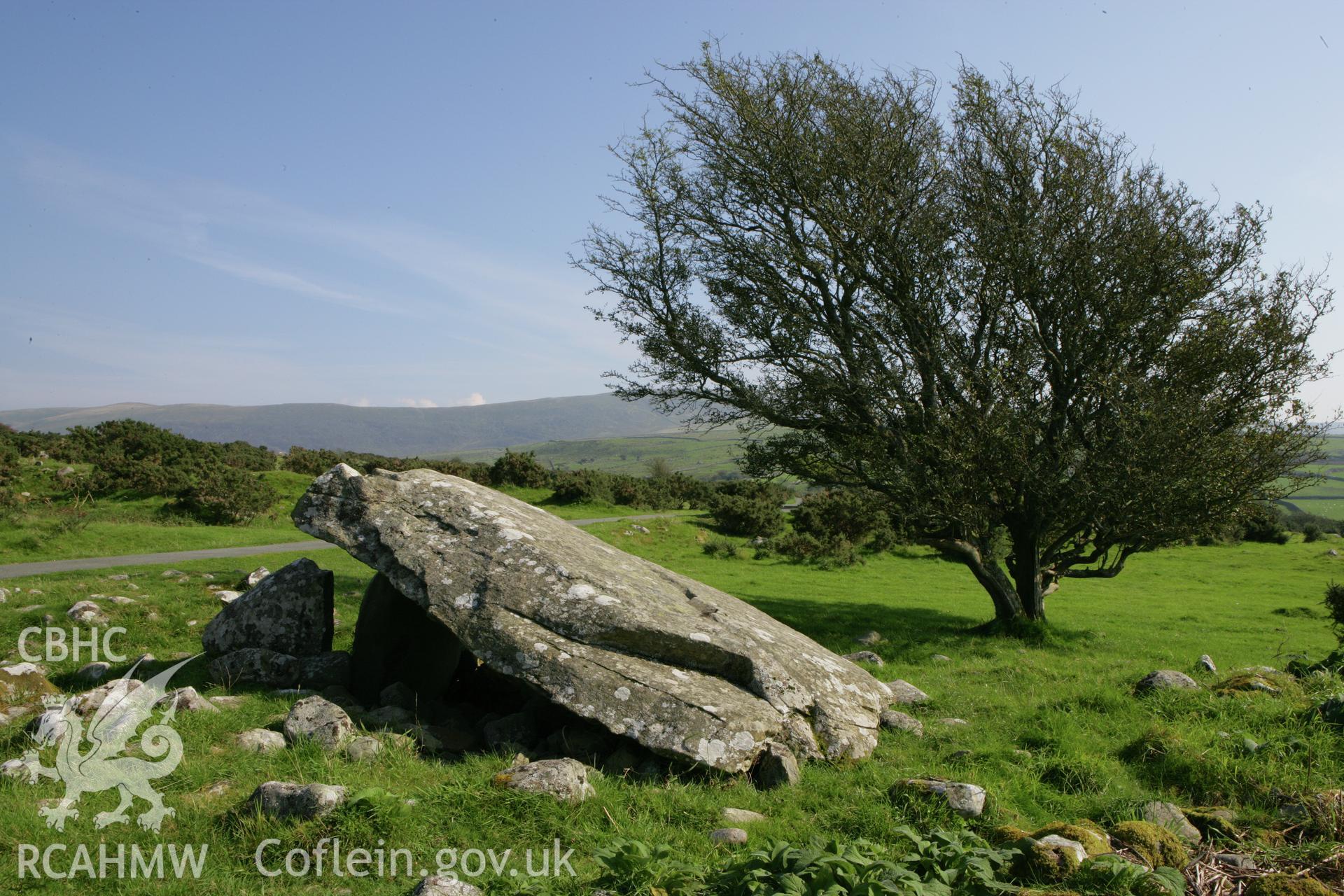 Cors y Gedol burial chamber, photo survey.