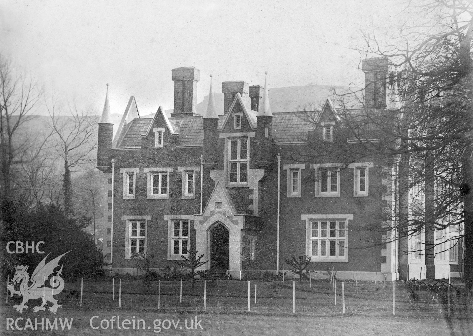 Postcard view showing Maesgwynne, Llanboidy.