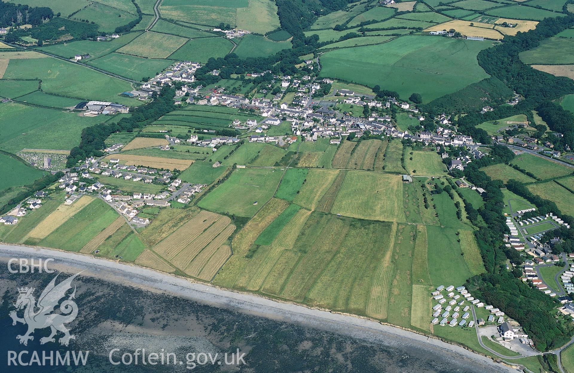 RCAHMW colour slide oblique aerial photograph of Llanon Field System; Morfa Esgob, Llanstantffraed, taken by T.G.Driver on the 17/07/2000