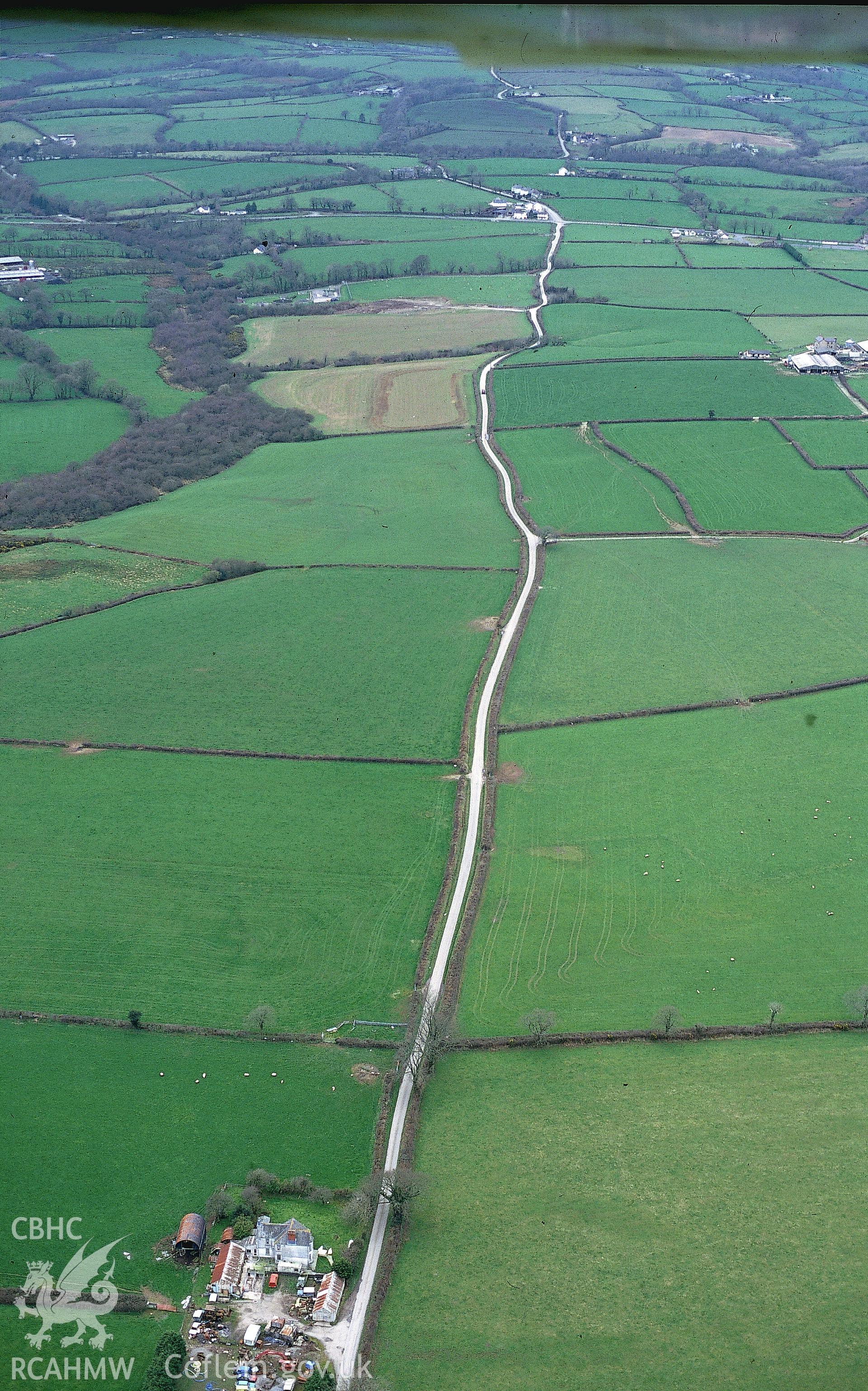 RCAHMW colour slide oblique aerial photograph of Roman road east of Clunderwen, Clyynderwen, taken by T.G.Driver on the 15/03/2000