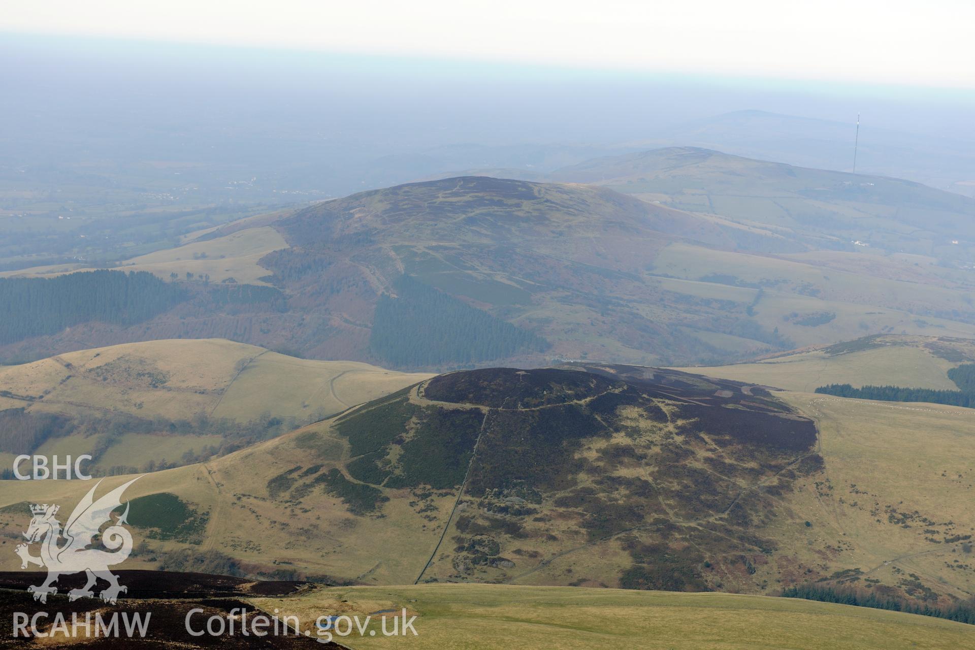 Moel Arthur hillfort, east of Denbigh. Oblique aerial photograph taken during the Royal Commission?s programme of archaeological aerial reconnaissance by Toby Driver on 28th February 2013.